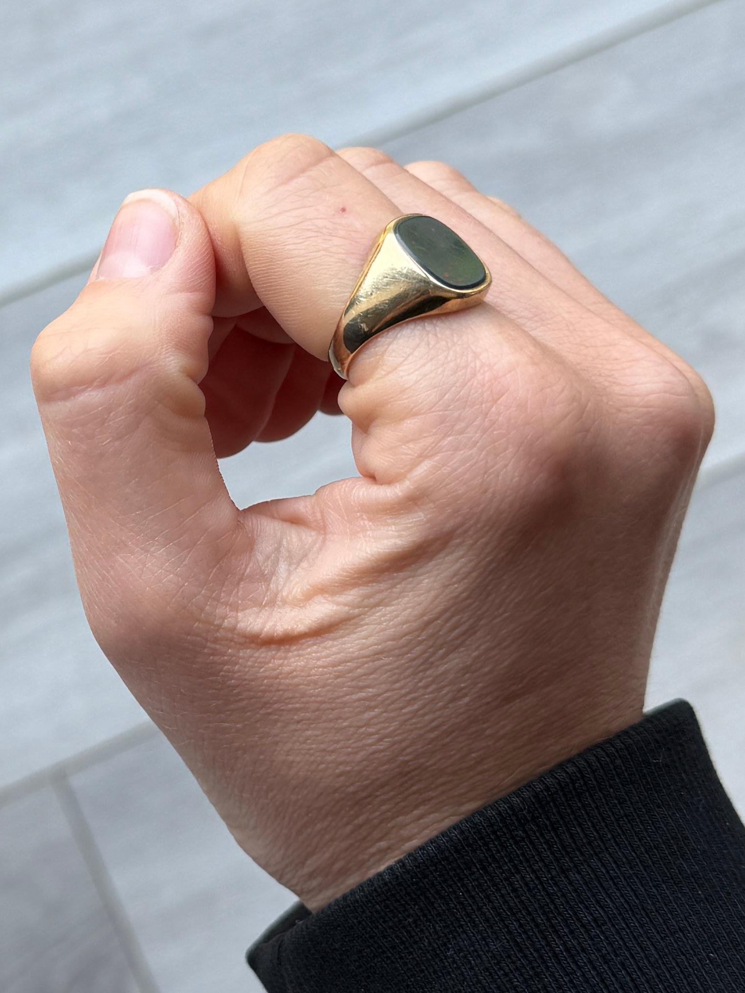 This gorgeous signet ring has a bloodstone set within the 9carat gold band. The stone is deep green with flecks of red running through. Fully hallmarked Birmingham 1970.

Ring Size: O or 7 1/4
Stone dimensions: 12x10mm 

Weight: 5g 