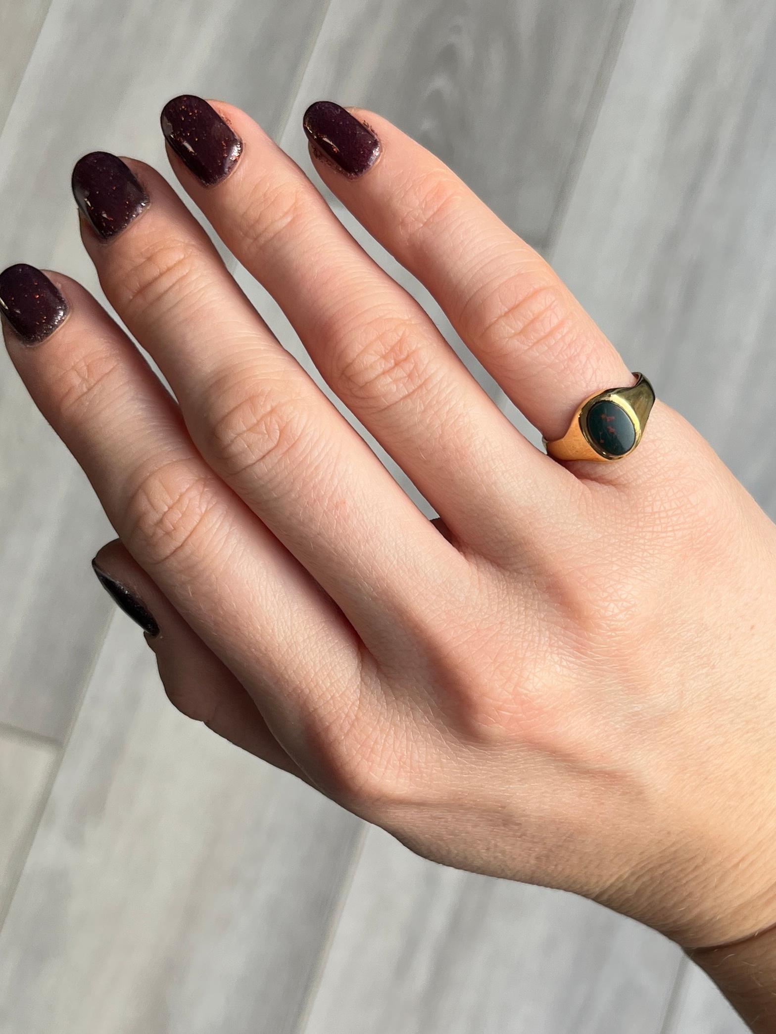 Vintage Bloodstone and 9 Carat Gold Signet Ring In Good Condition In Chipping Campden, GB