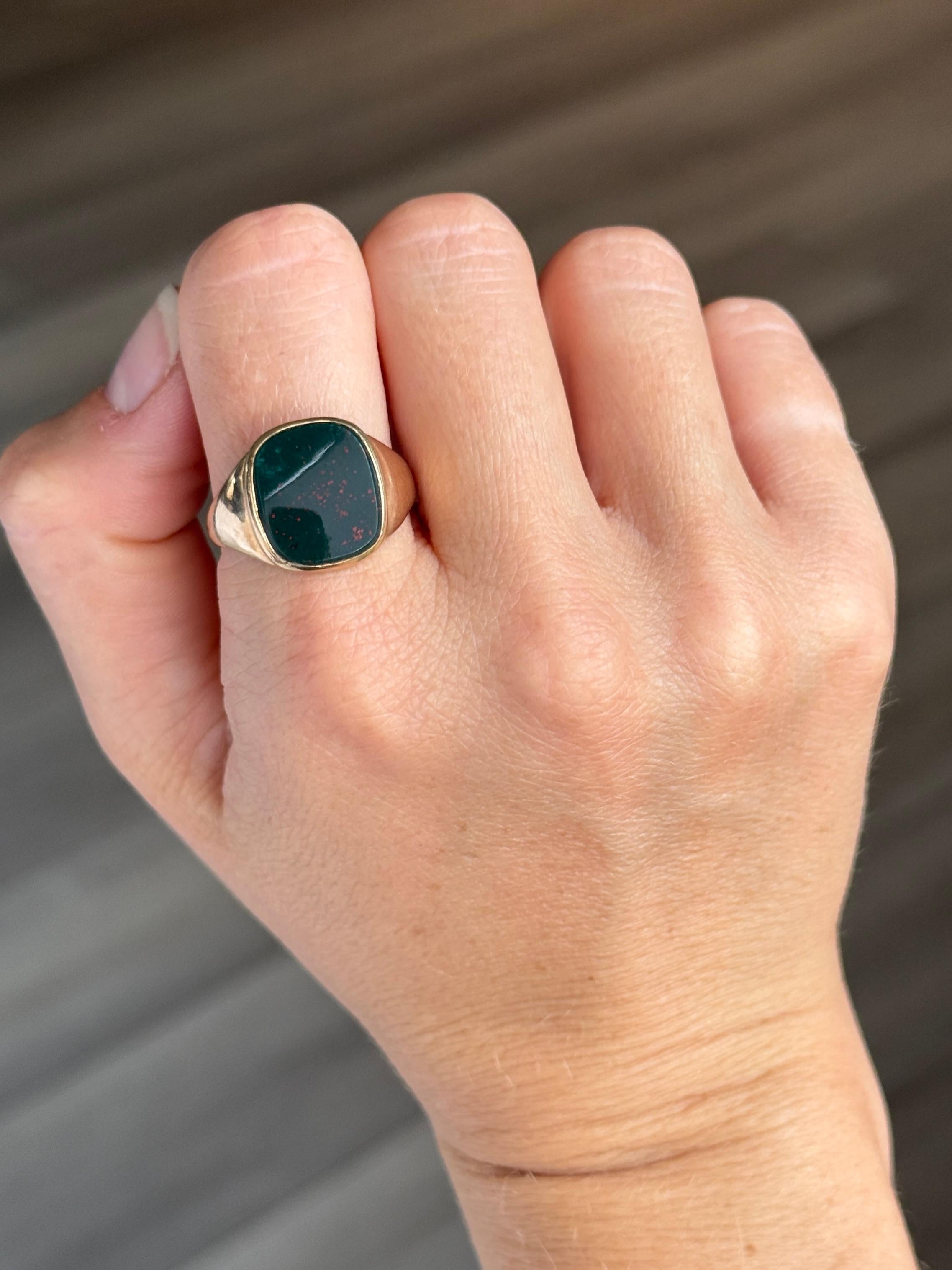 Bague sigillaire vintage en or 9 carats et pierre de sang Bon état - En vente à Chipping Campden, GB