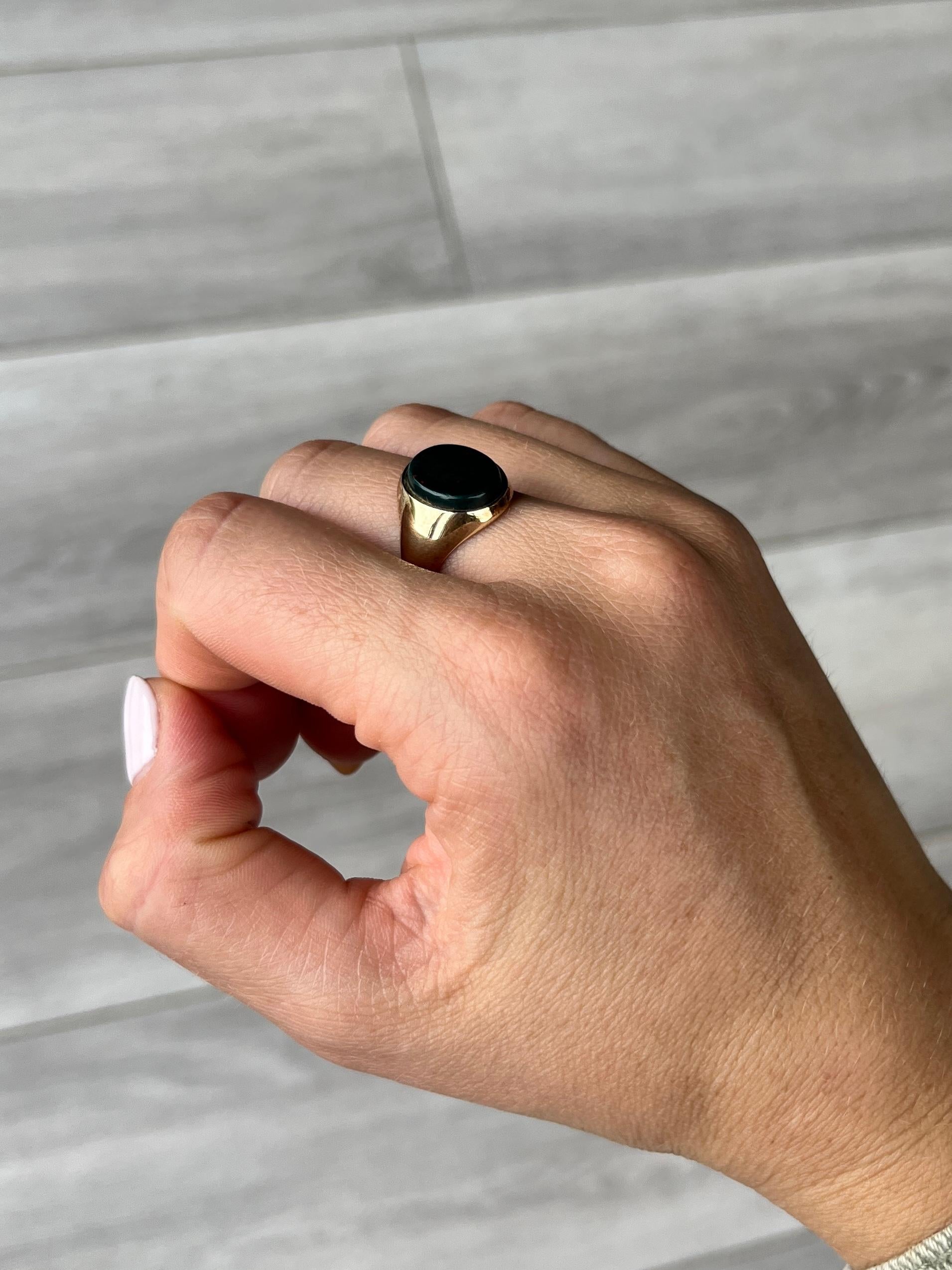 Bague sigillaire vintage en or 9 carats et pierre de sang en vente 1