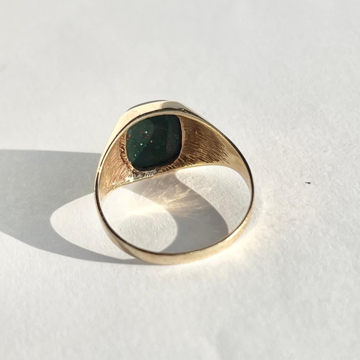 Vintage Bloodstone and 9 Carat Gold Signet Ring For Sale 1