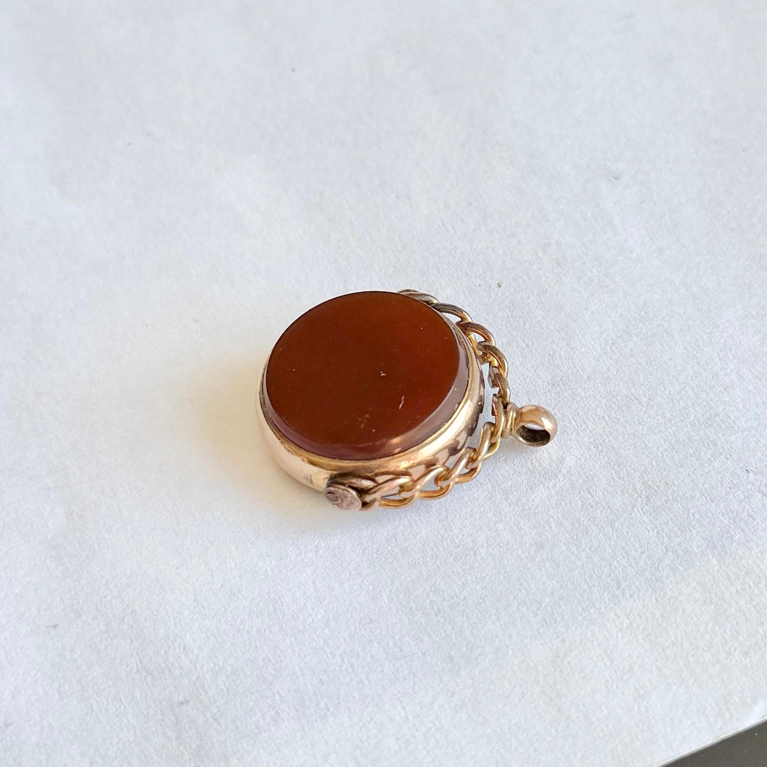 Cabochon Portafortuna d'epoca in pietra sanguigna e corniola in oro 9 carati in vendita
