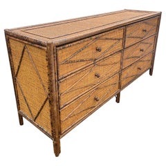 Commode vintage en rotin de Bloomingdale's de style British Colonial