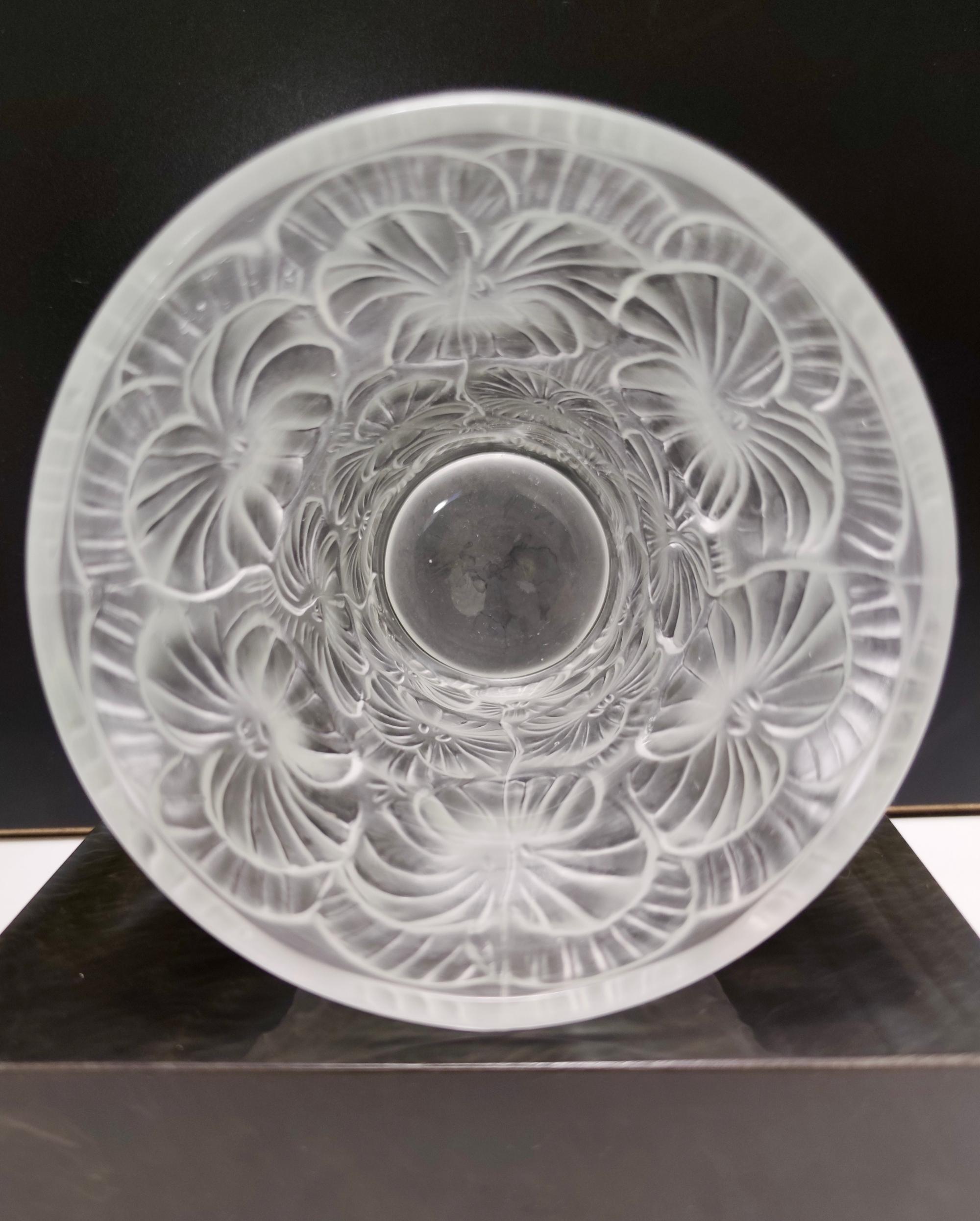 Vintage Blown and Frosted Glass Vase in the Style of René Lalique, France In Good Condition In Bresso, Lombardy