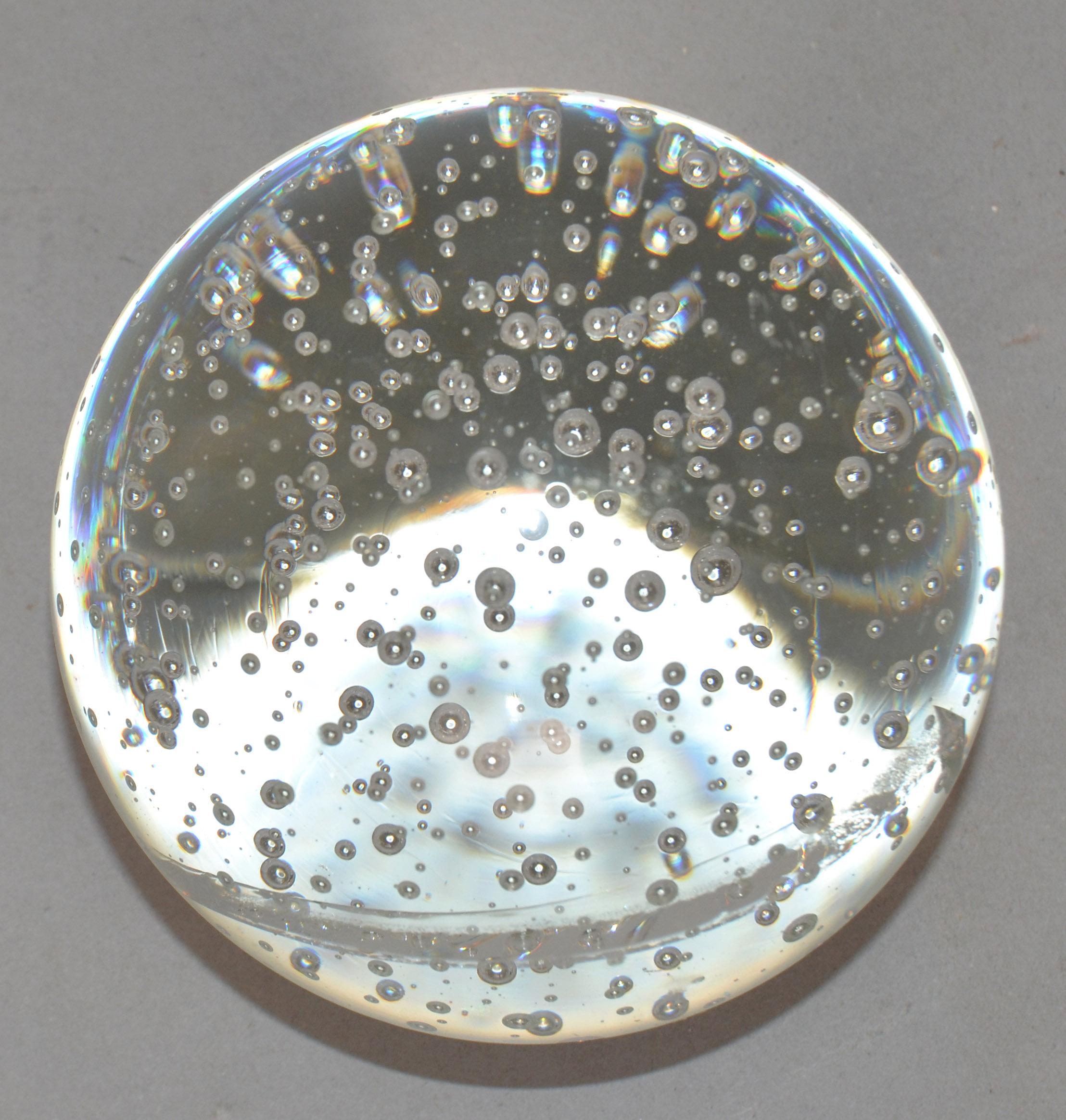 Transparenter Briefbeschwerer aus mundgeblasenem Murano-Kunstglas mit kontrollierten Blasen, Italien (Italienisch) im Angebot