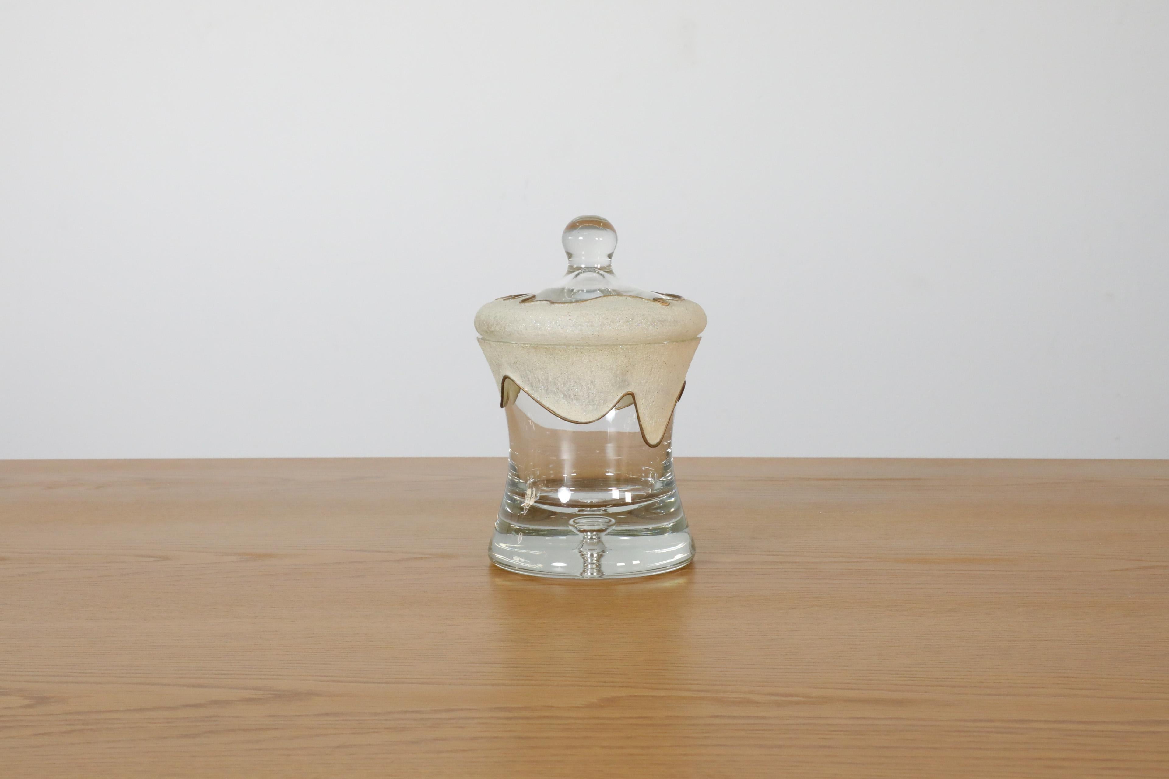 Tarro de Boticario Vintage de Vidrio Soplado con Esmalte Decorativo de Azúcar y Tapa a Juego en Bueno estado para la venta en Los Angeles, CA