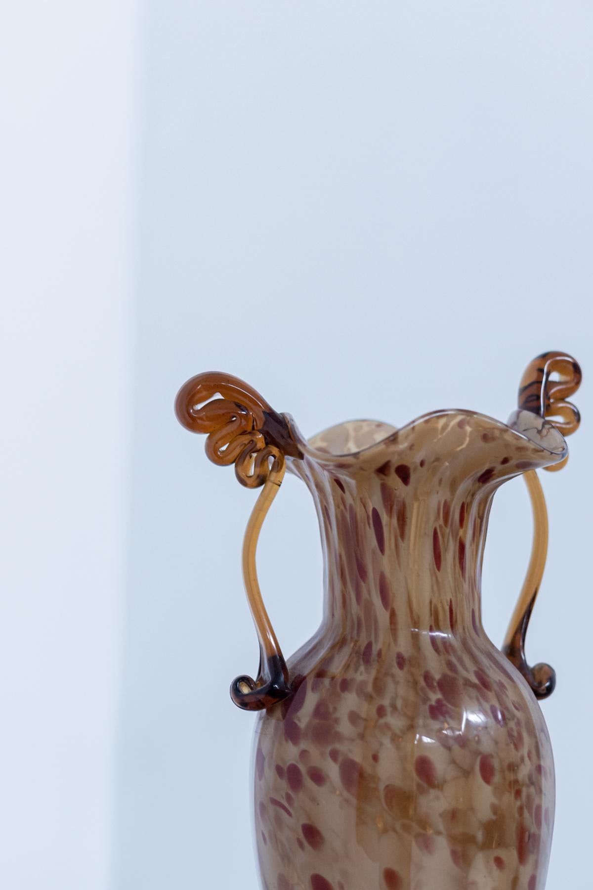 Vintage-Vase aus braunem Murano-Glas von Fratelli Toso, 1920er Jahre (Moderne der Mitte des Jahrhunderts) im Angebot