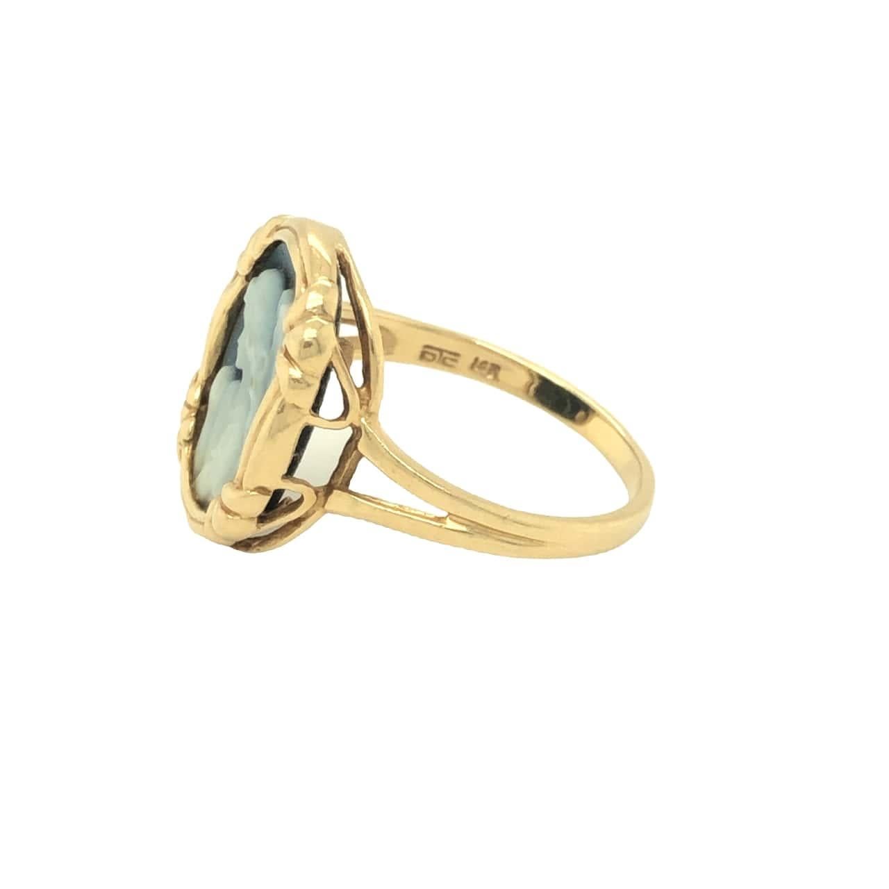 Vintage Blue Agate Cameo Praying 'Guardian' Angel 14K Yellow Gold Ring In Excellent Condition In beverly hills, CA