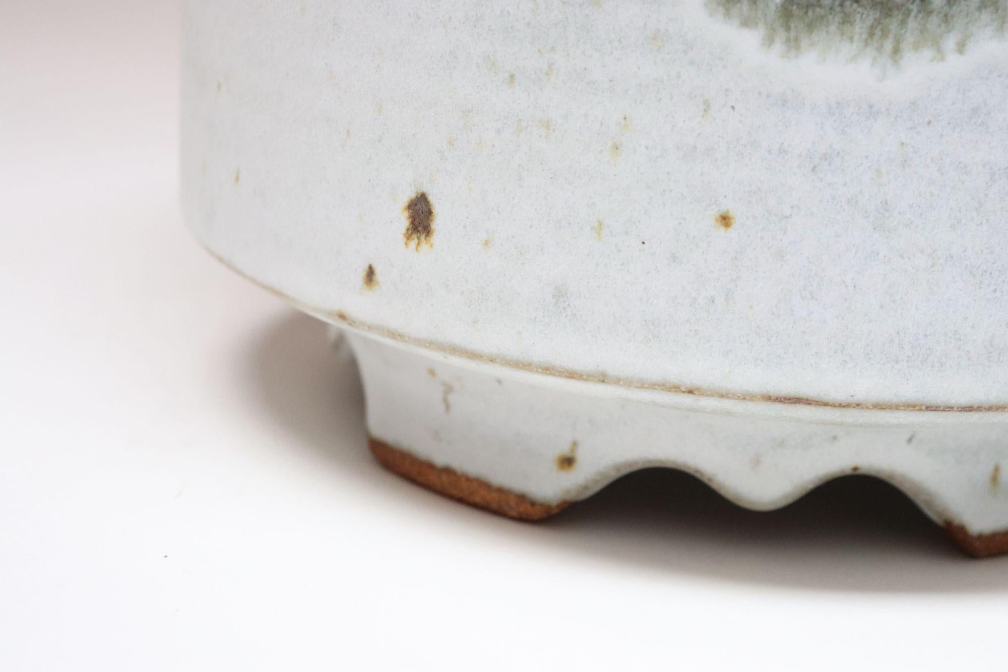 Viereckiger Übertopf in Blau und Grün von Studio Pottery by Deanna Nichols im Angebot 8