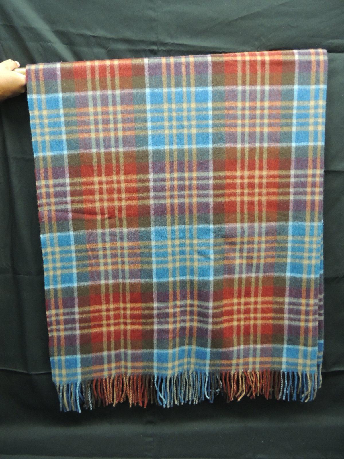 Vintage blue and orange wool plaid throw
with fringes.
Size: 59.5