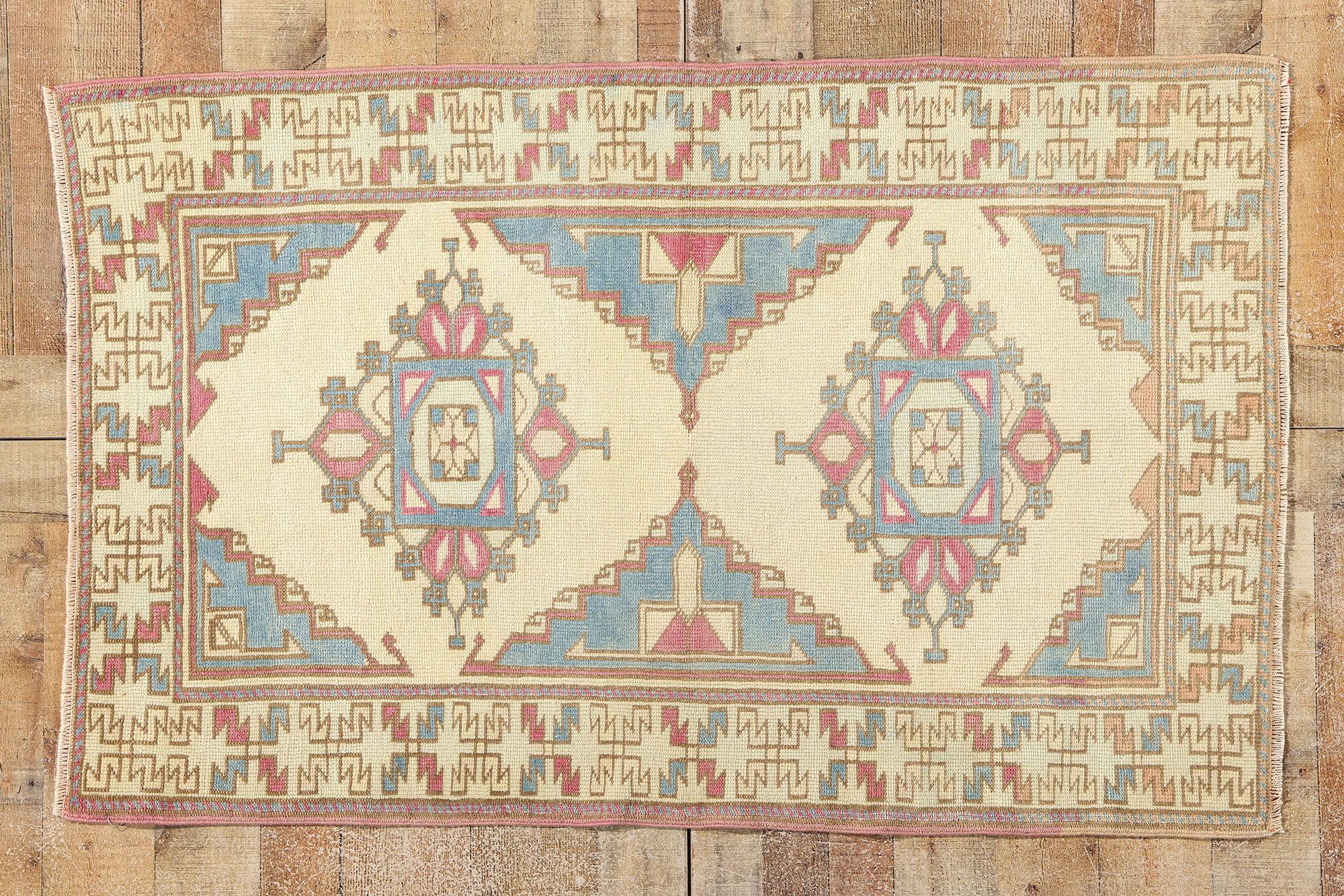 Türkischer Oushak-Teppich in Blau und Rosa im Vintage-Stil  im Angebot 2