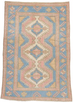 Türkischer Oushak-Teppich in Blau und Rosa im Vintage-Stil 