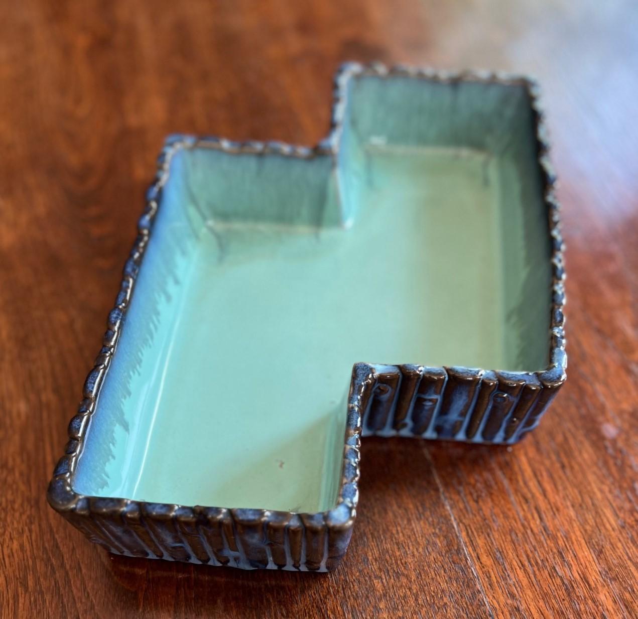 Mid/Late 20th c., Japan, blue glazed water basin/ikebana vessel, stamped on underside.

The ceramic has an angular, L-shaped form. The outer part is covered with a deep blue glaze, and the interior has a bright, glossy turquoise glaze. The interior