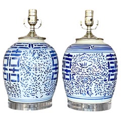 Paire de lampes vintage en poterie asiatique bleue et blanche