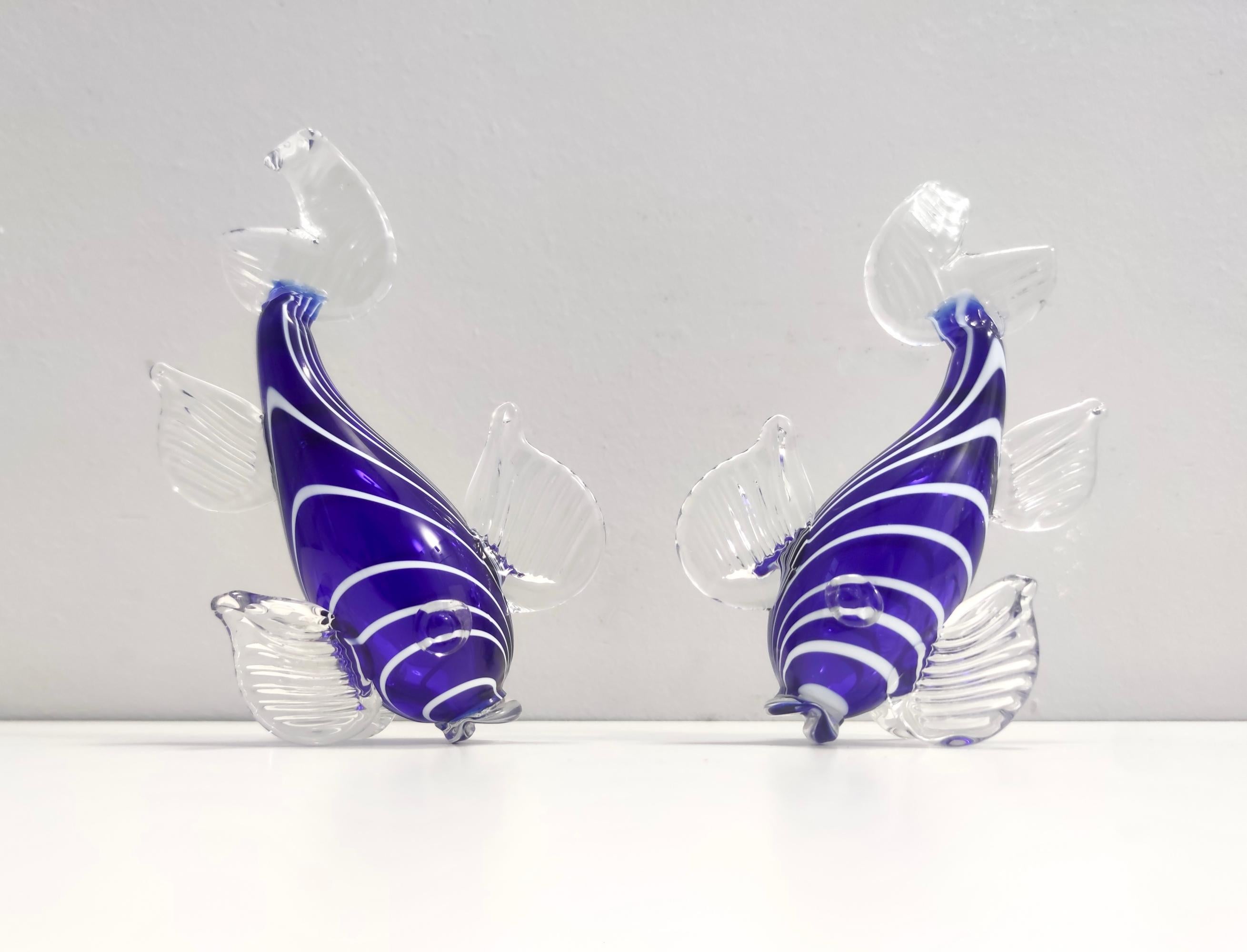italien Figurine décorative de poissons en verre de Murano soufflé bleu et blanc, Italie en vente