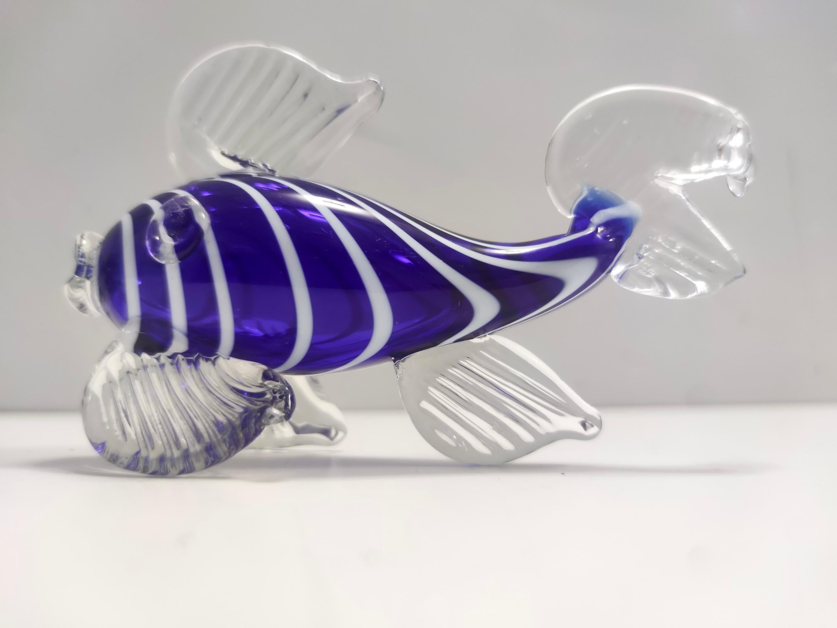 Vintage Blue and White Blown Murano Glass Fish Decorative Figurine, Italy For Sale 2