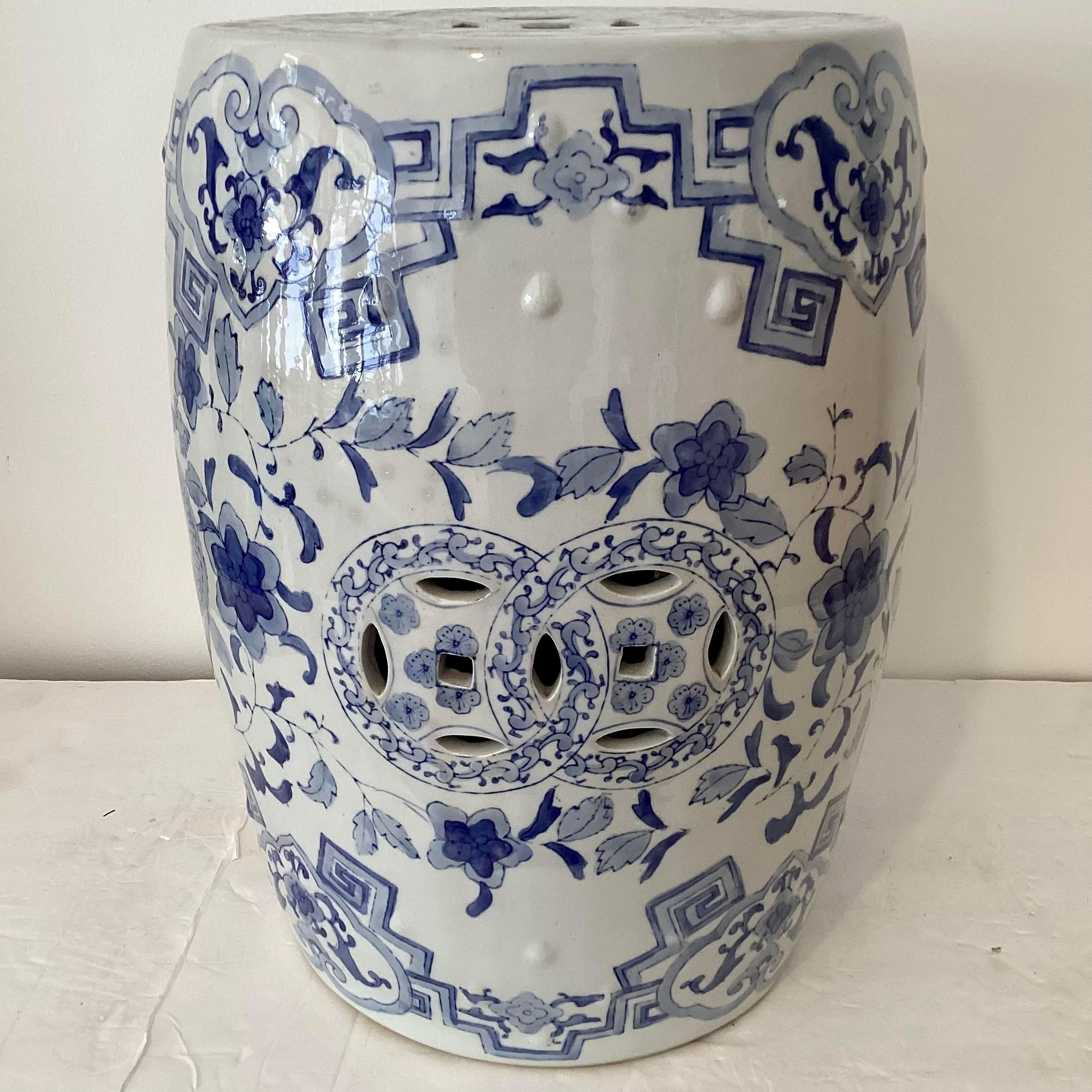 Vintage Blue and White Ceramic Garden Seat In Good Condition In Los Angeles, CA