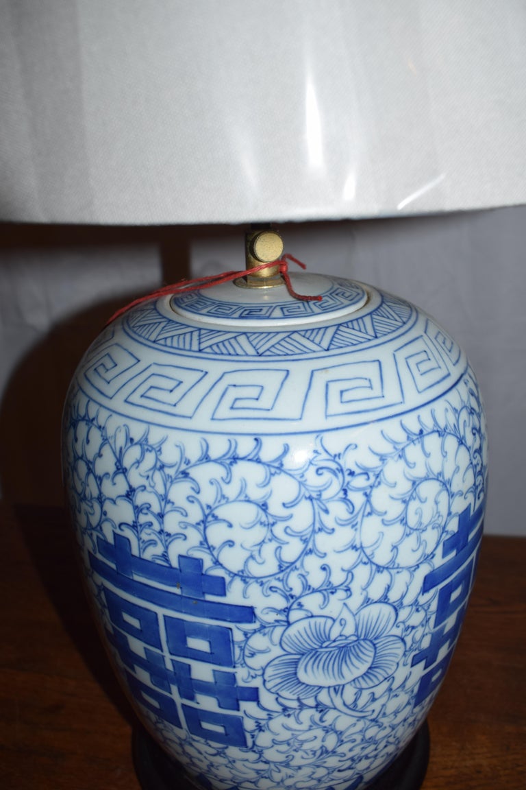 Vintage Blue and White Ceramic Ginger Jar Lamp For Sale at 1stDibs