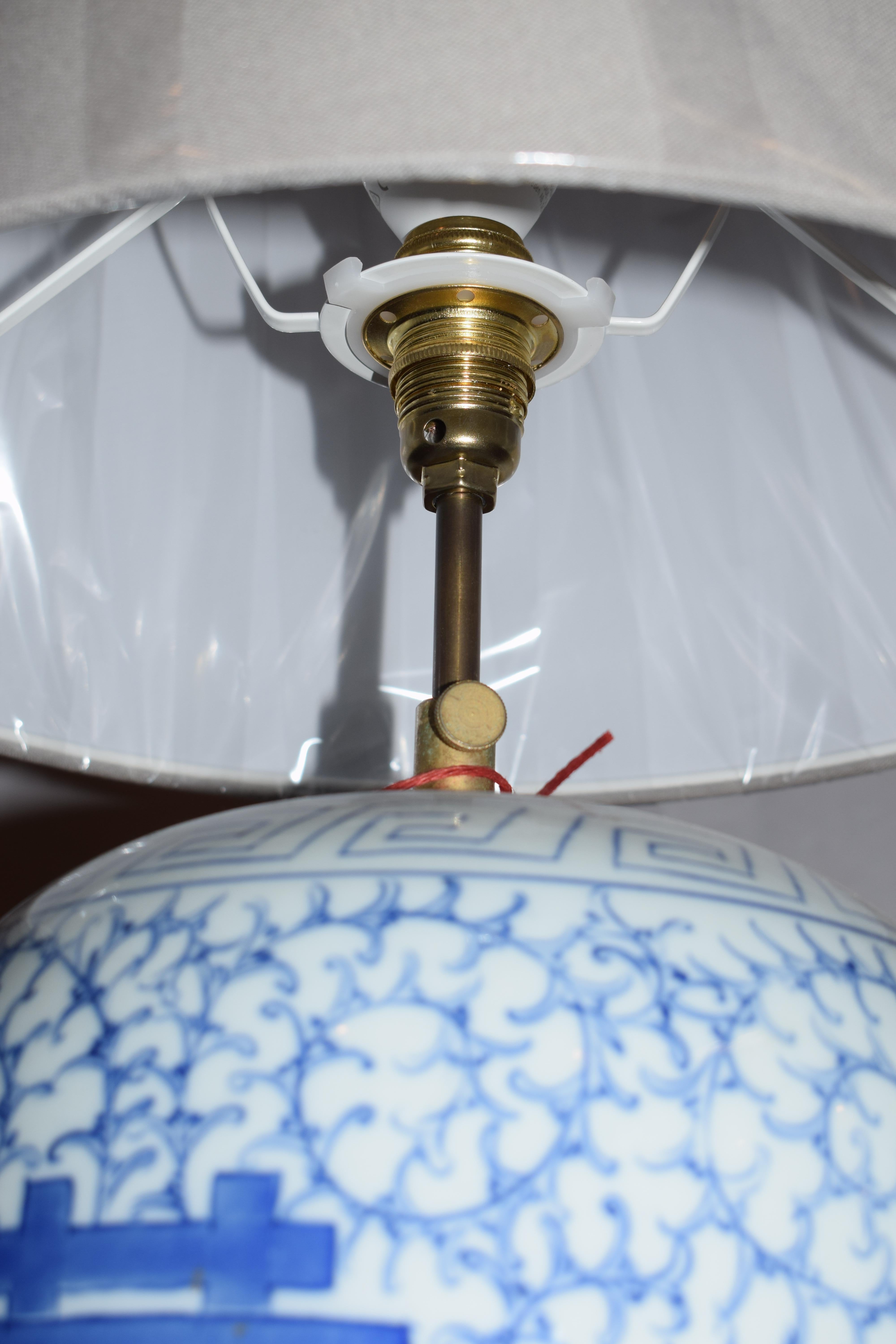 Vieille lampe Ginger Jar en céramique bleue et blanche 3