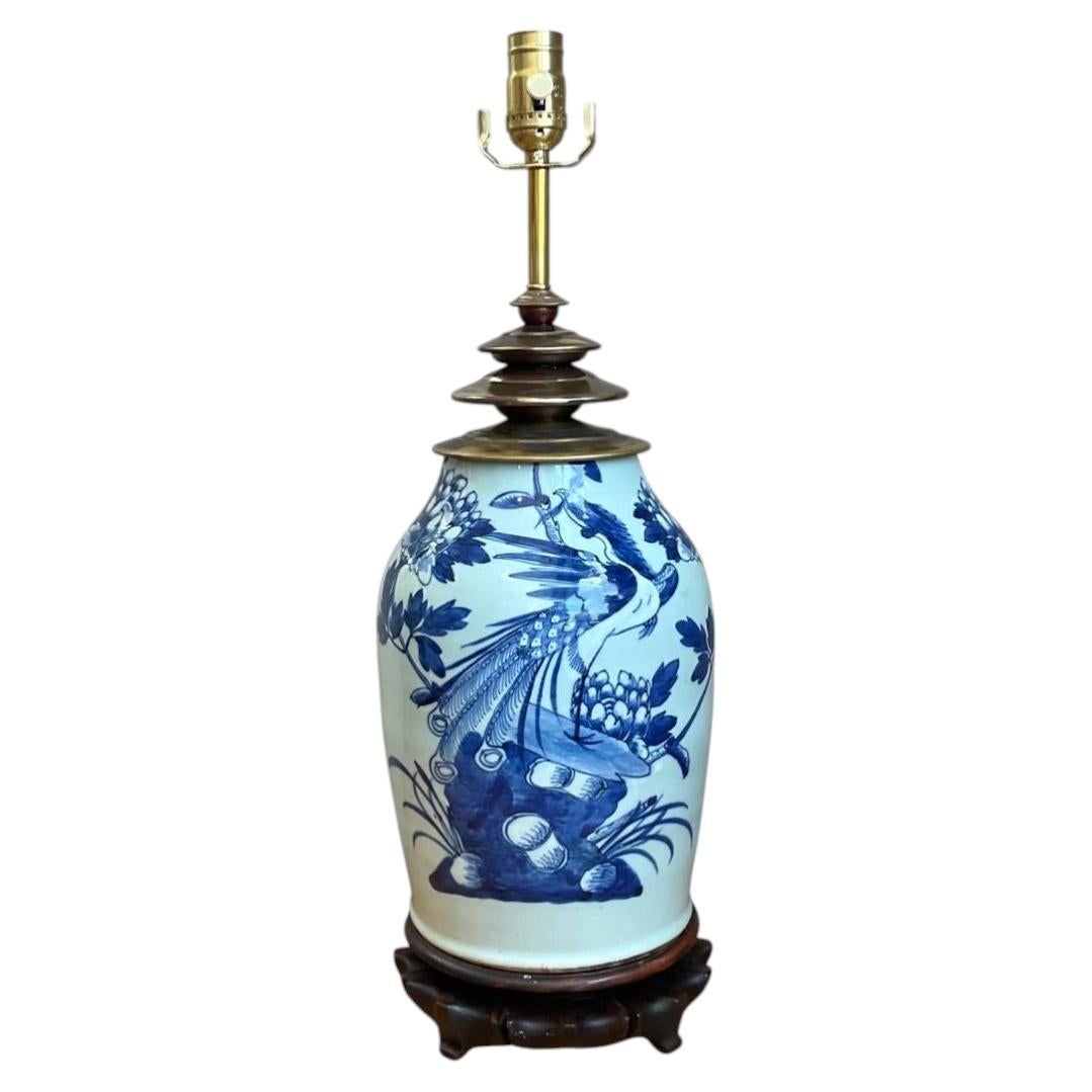 Vintage-Tischlampe aus blau-weißer Keramik im Angebot
