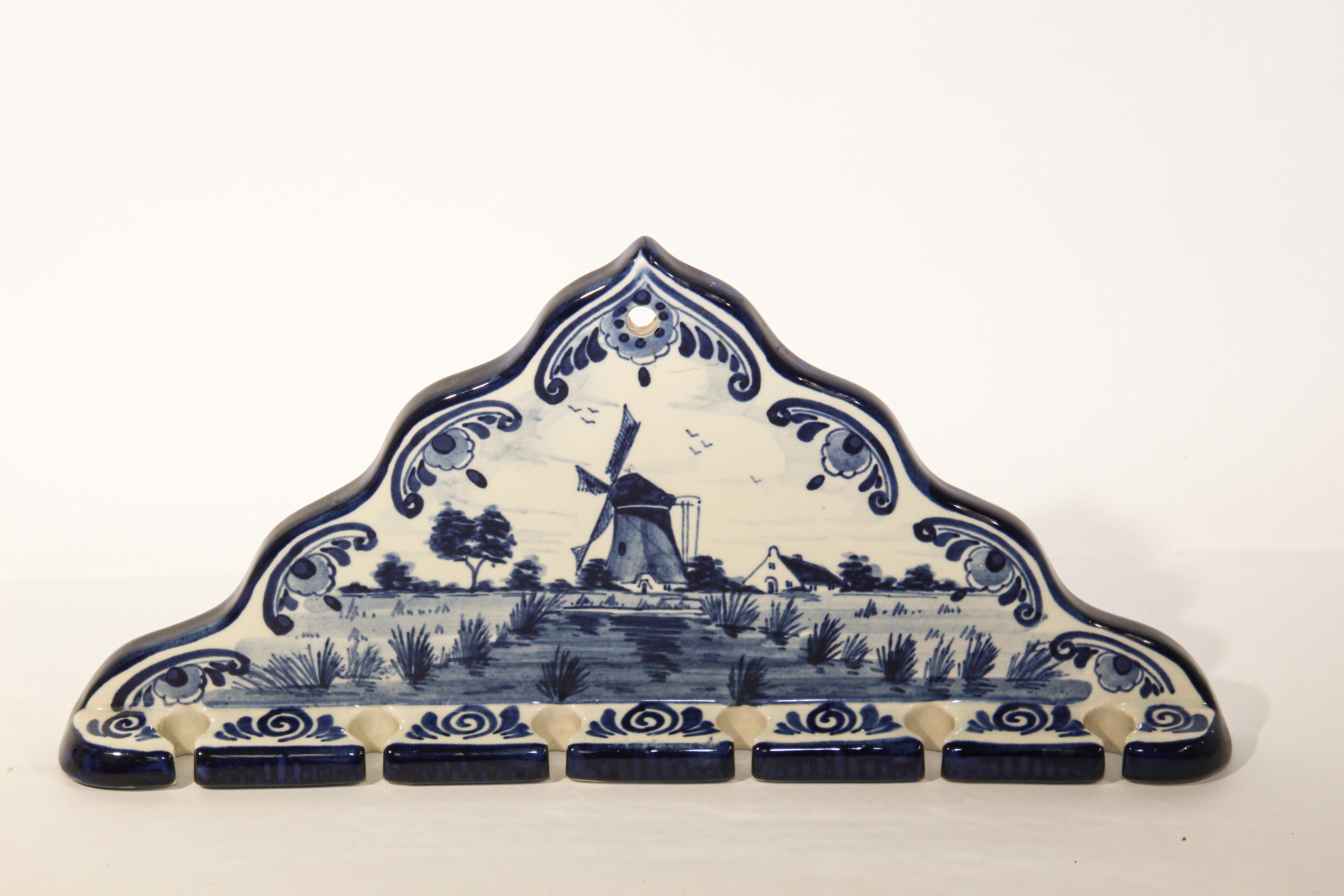 Stunning Vintage Delfts Blauw blue and white porcelain spoon rack in very good condition.
Beautiful Dutch Delft hanging wall rack with blue and white hand painted houses and traditional windmill in Holland.
Great item to add to your Delft