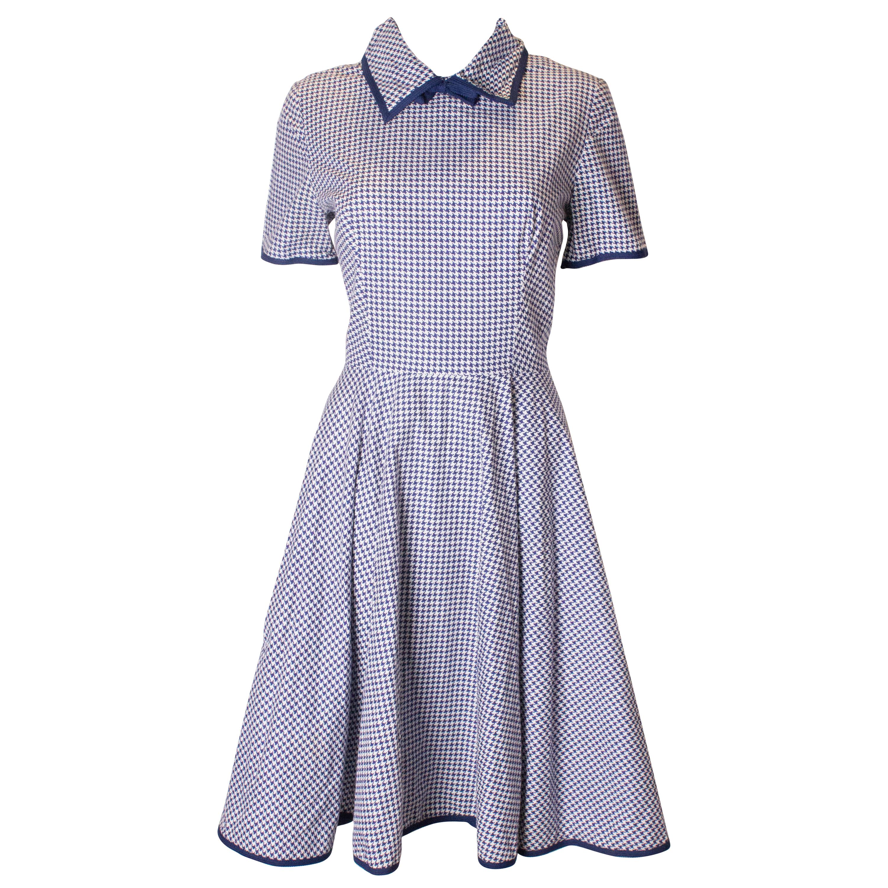Robe vintage bleue et blanche