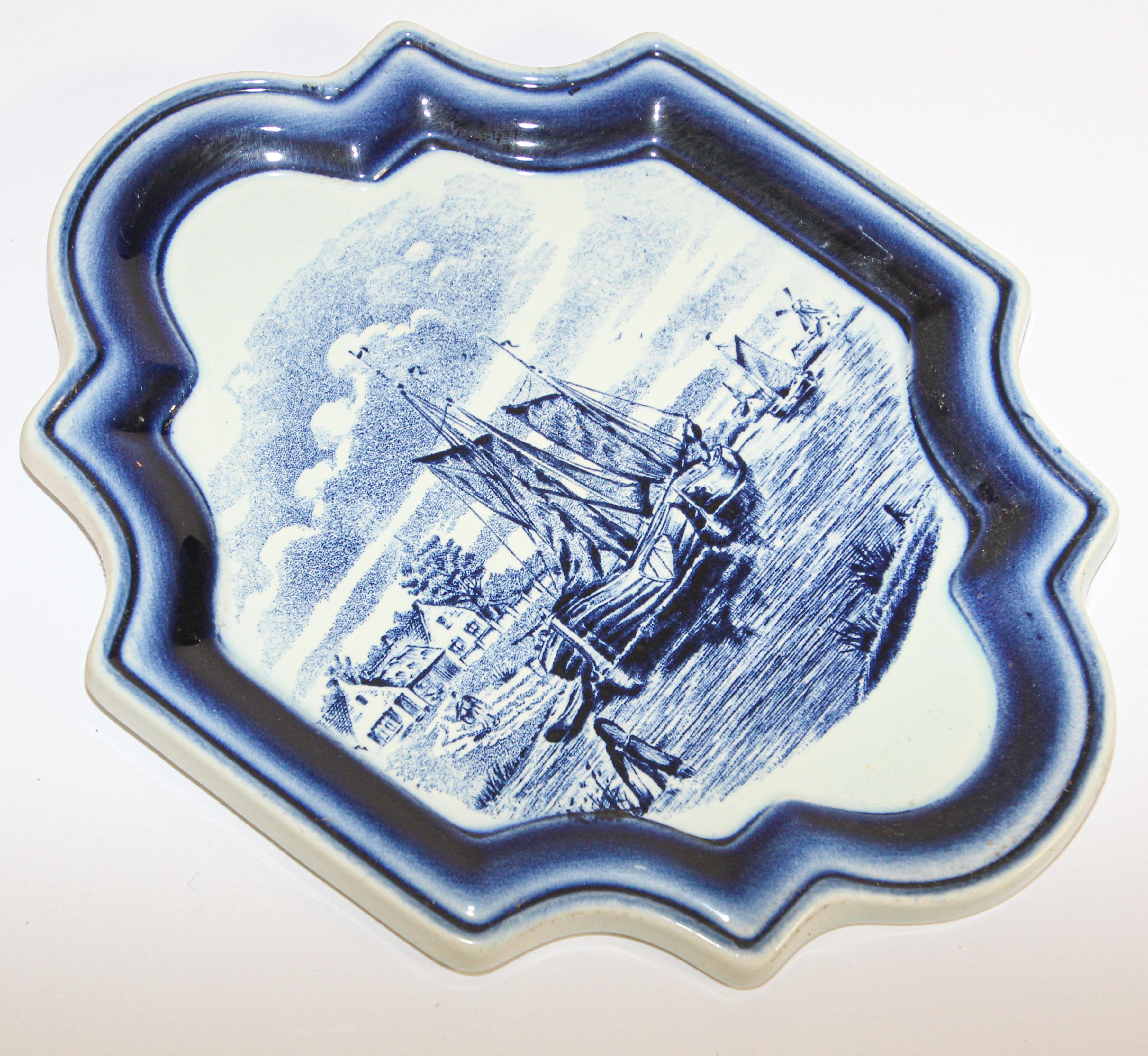 Boch Belgium Royal delft Hanging plaque.
Vintage Dutch delft blue and white ceramic wall decorative plaque with shaped edge cartouche-shaped with the border in moulded relief.
Decorated with a sailing ship plate.
Stunning Boch Delfts blue and