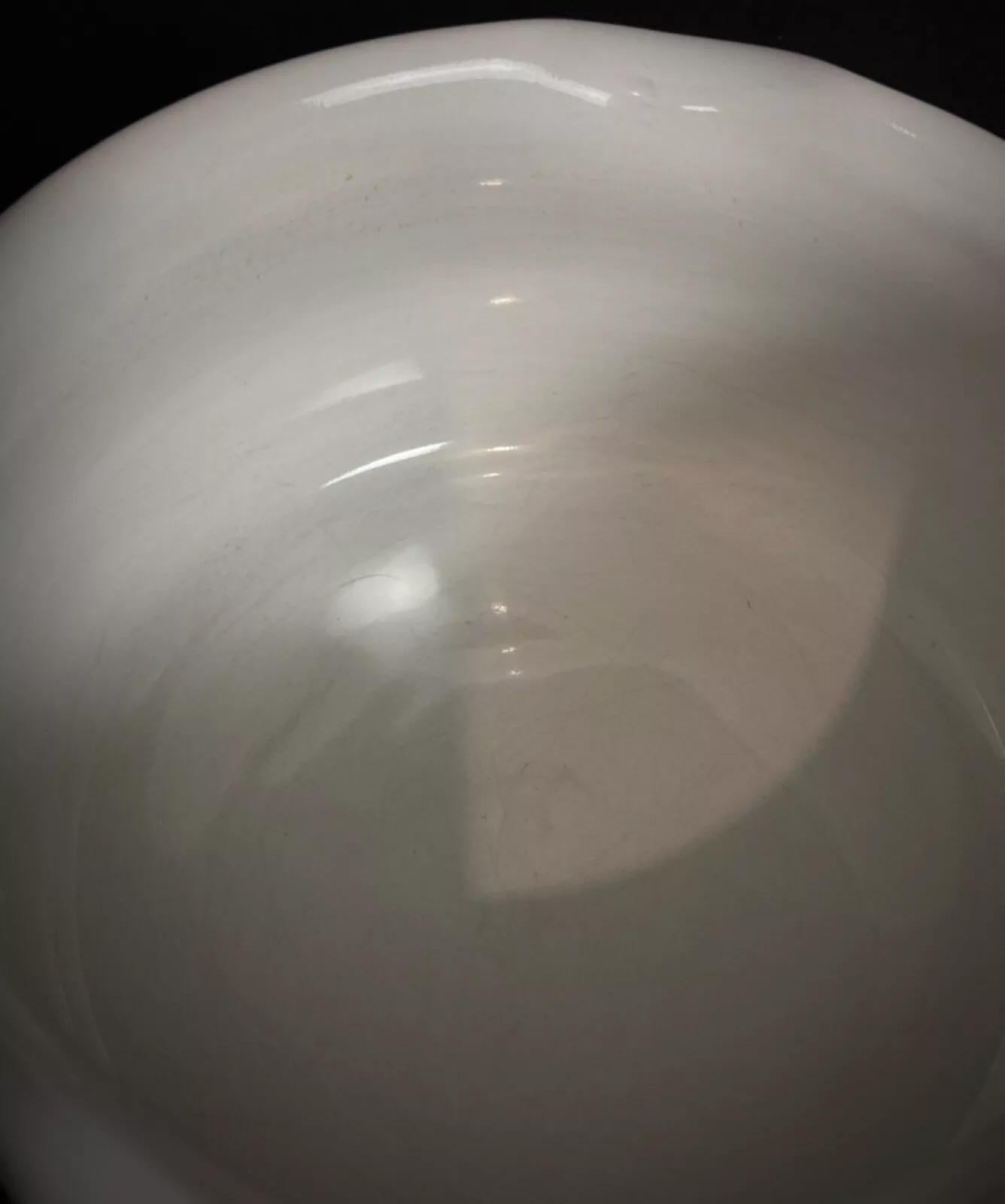 Blaue und weiße Fayence-Sauciere - Elegantes Saucieren, 16,5 cm - 2Y338 im Zustand „Gut“ im Angebot in Bordeaux, FR