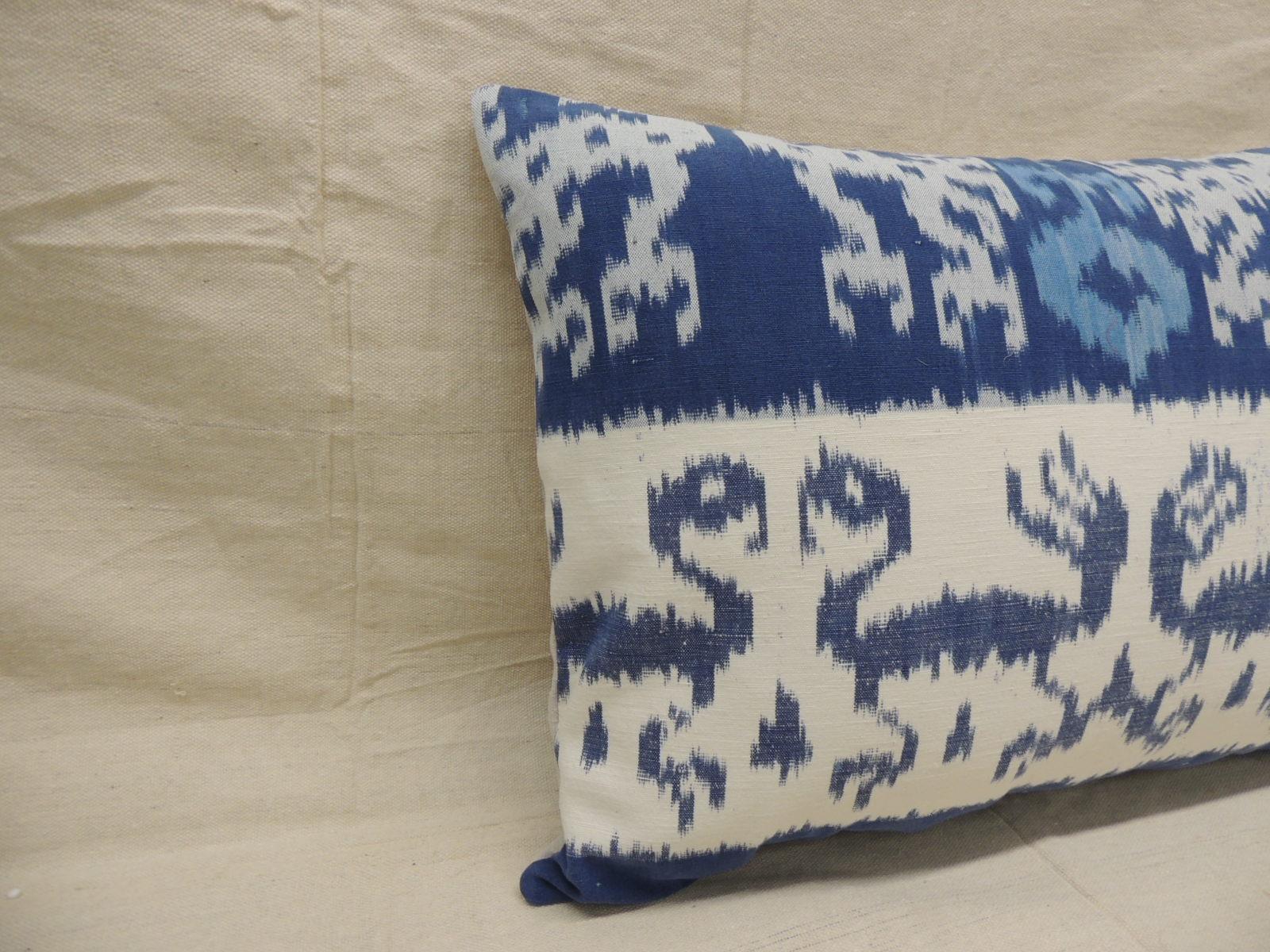 Vintage blue and white ikat decorative bolster pillow.
Greyish woven cotton backing.
Decorative pillow handcrafted and designed in the USA.
Closure by stitch (no zipper closure) with custom made pillow insert.
Size: 15