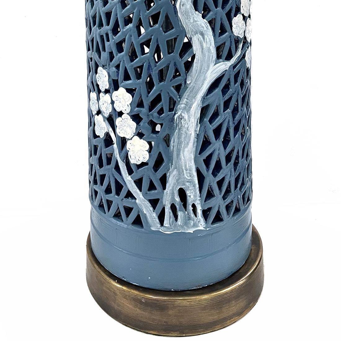 Vintage Blue and White Lamps In Good Condition For Sale In New York, NY