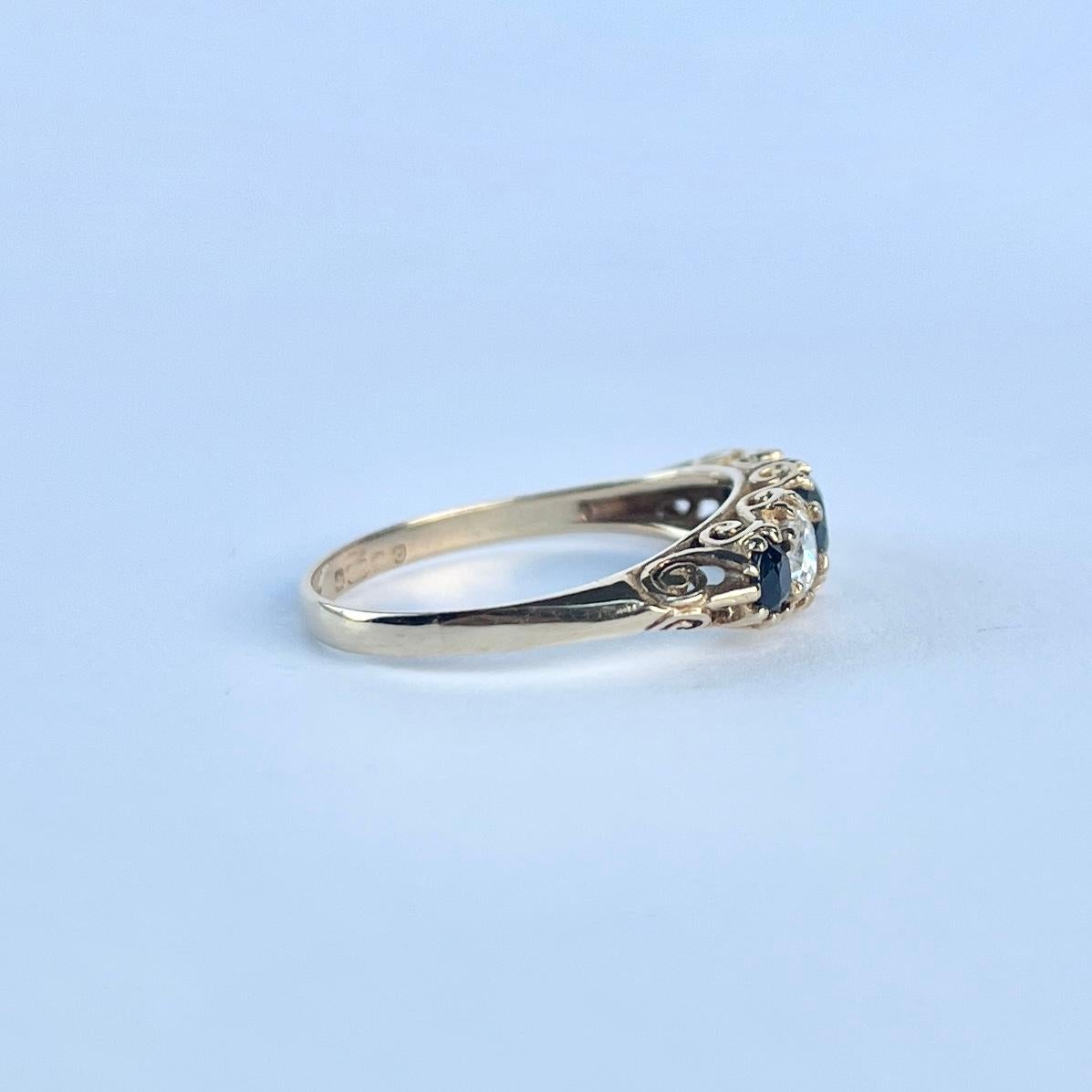 Vintage Blue and White Paste 9 Carat Gold Five-Stone Ring For Sale 1