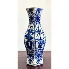 Vaso in porcellana blu e bianco d'epoca