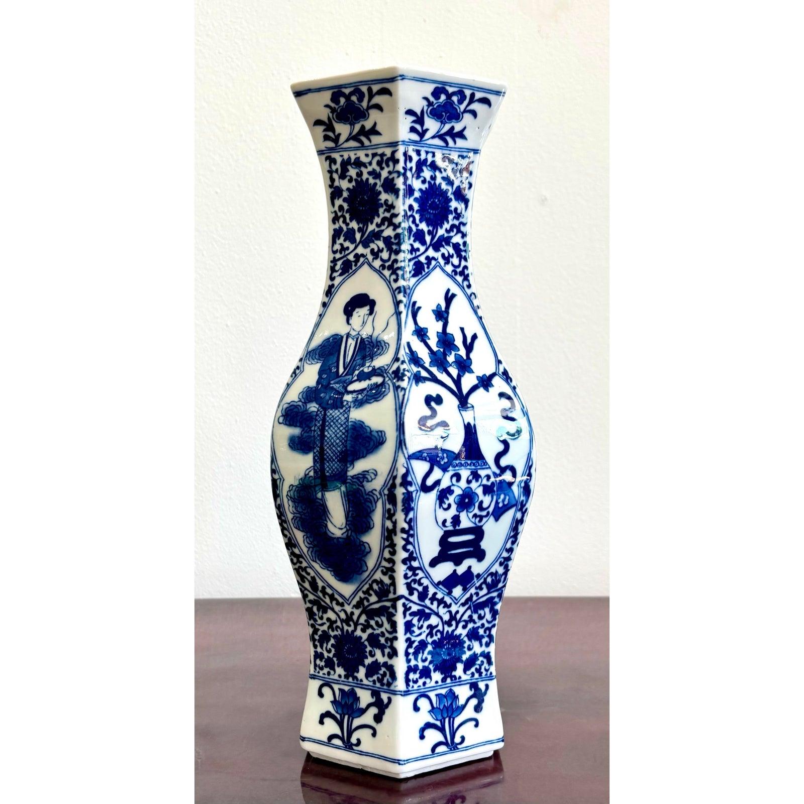 XX secolo Vaso in porcellana blu e bianco d'epoca in vendita