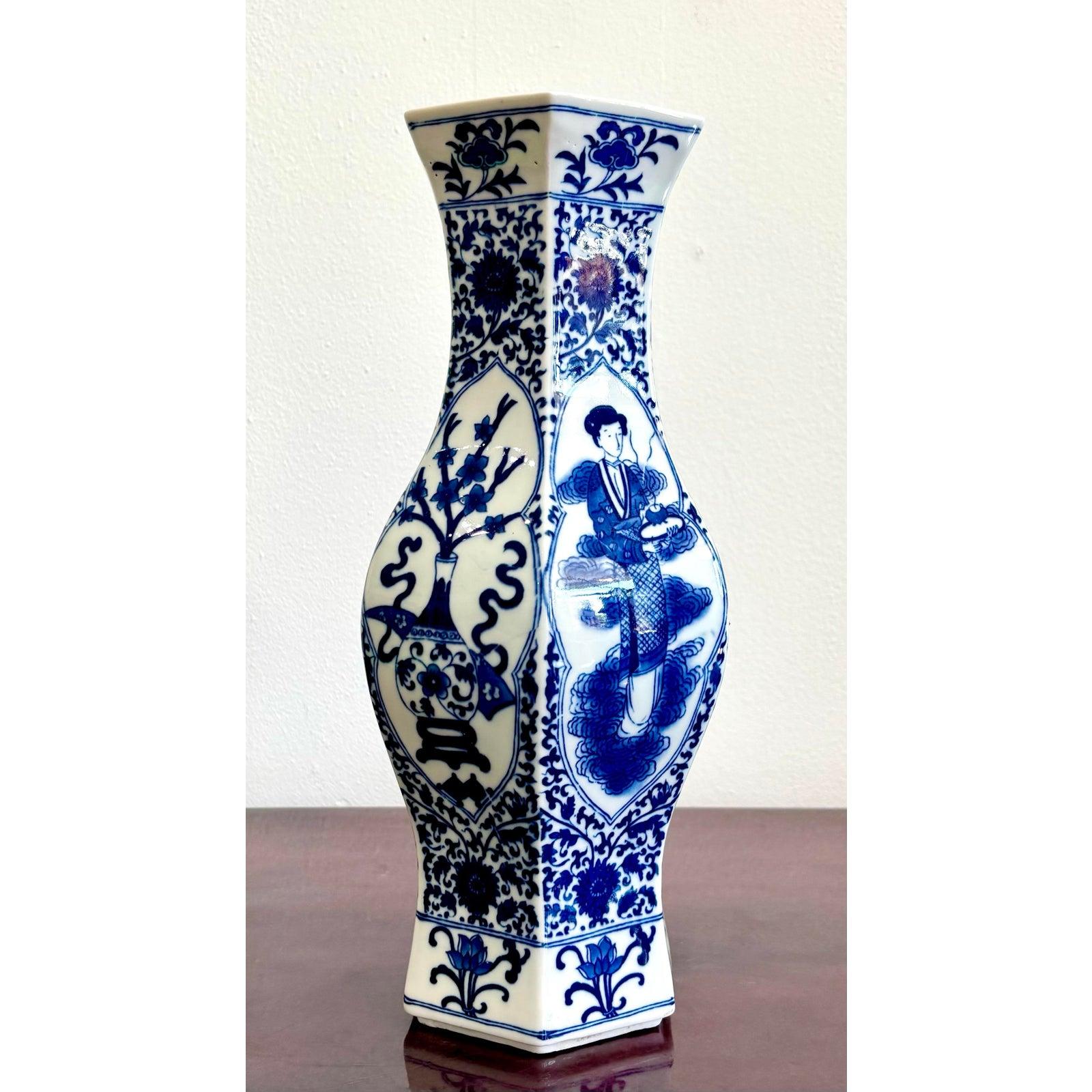 Vaso in porcellana blu e bianco d'epoca in vendita 1
