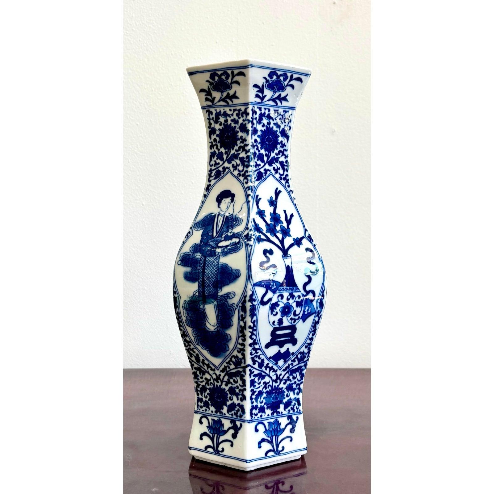 Vaso in porcellana blu e bianco d'epoca in vendita 2