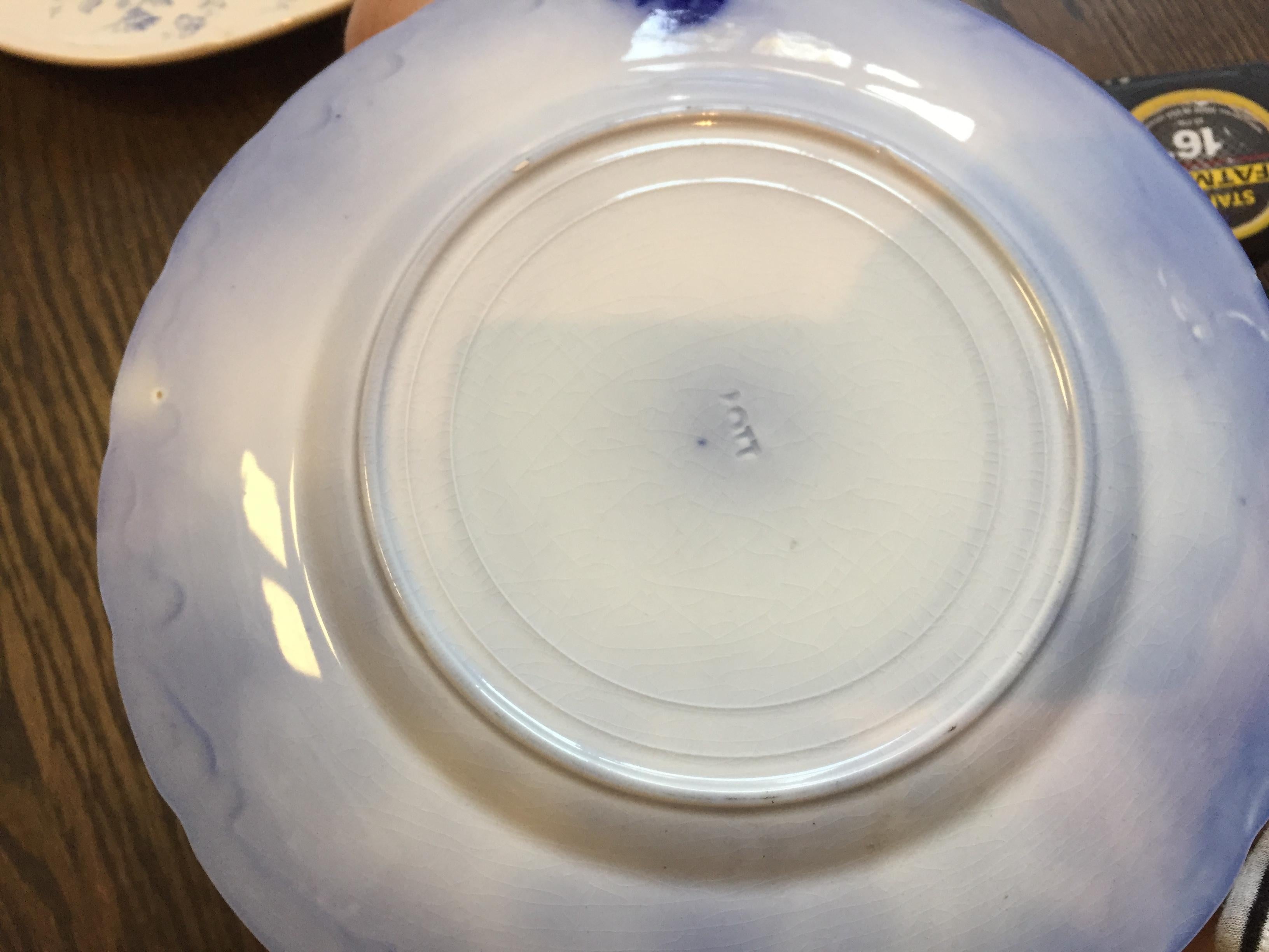 Vintage Blue and White Wharf Pottery Decorative Plate In Good Condition For Sale In Chicago, IL