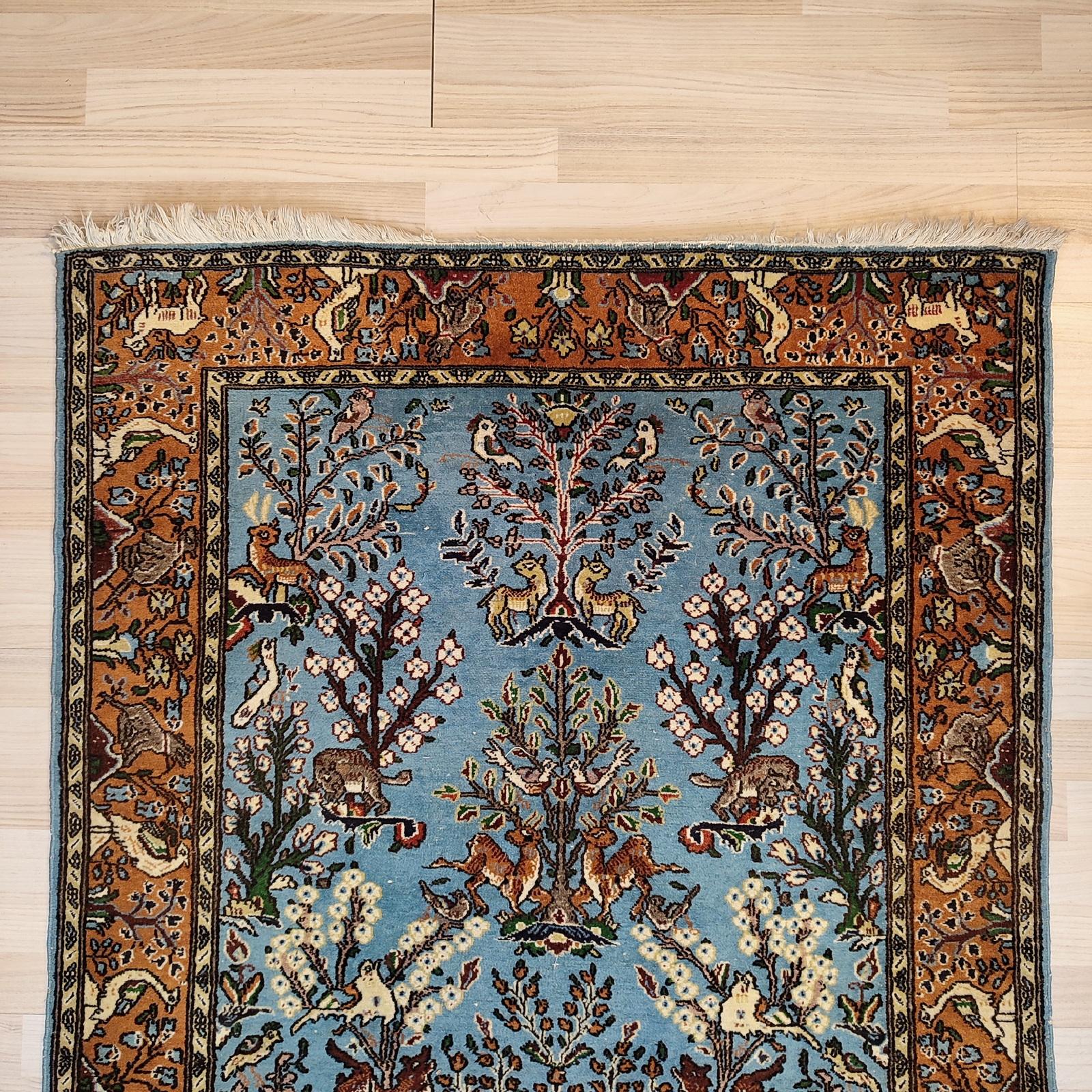 Vintage Blue Figural Décor Hand-Knotted Oriental Rug - FREE SHIPPING In Good Condition For Sale In Bochum, NRW