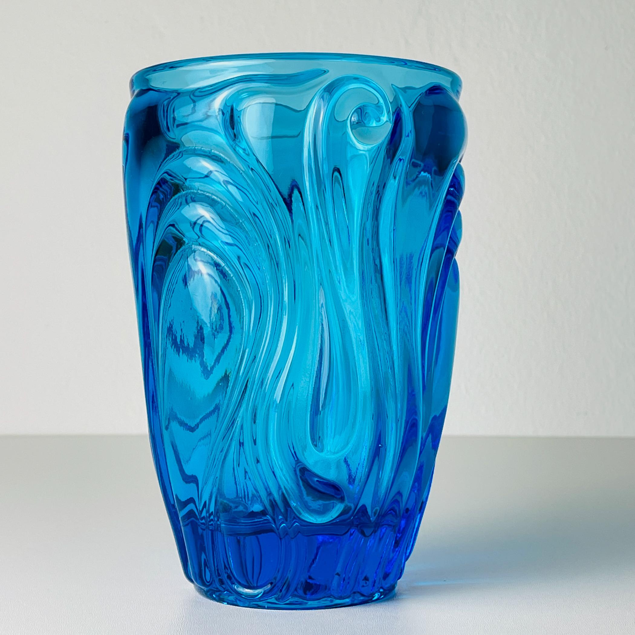 Blaue Vase aus Kunstglas, Italien 1970er Jahre im Angebot 3