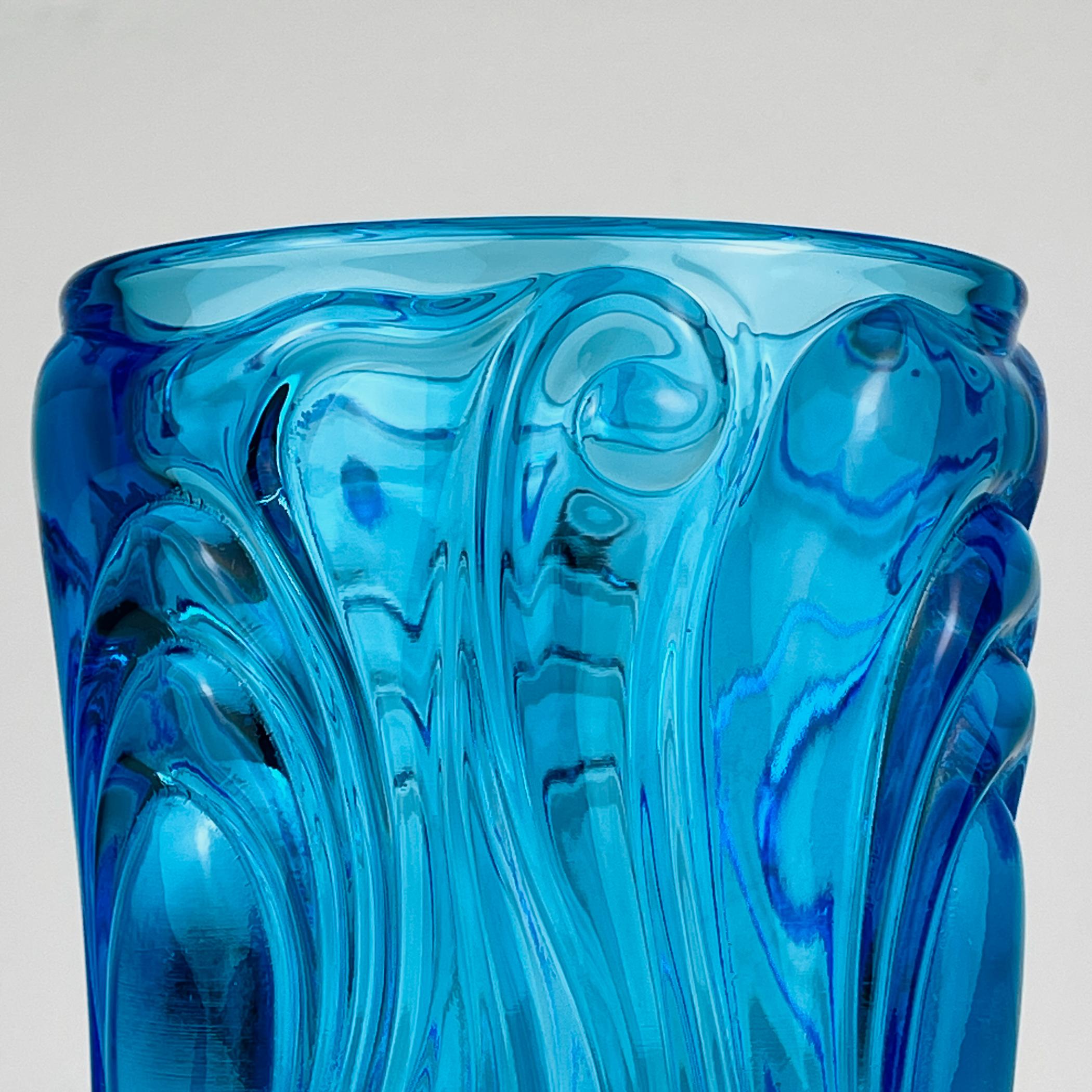 Blaue Vase aus Kunstglas, Italien 1970er Jahre im Zustand „Gut“ im Angebot in Miklavž Pri Taboru, SI