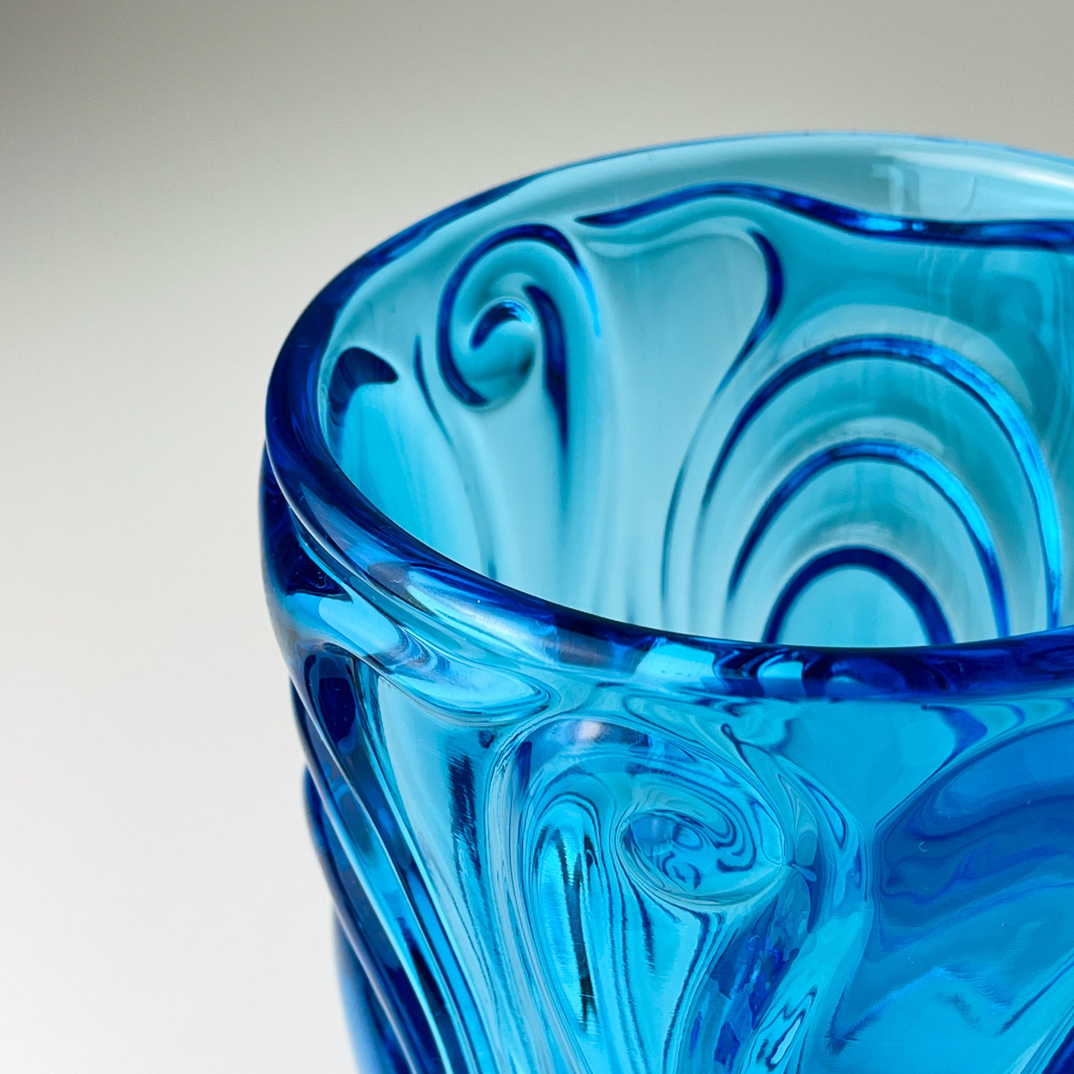 Blaue Vase aus Kunstglas, Italien 1970er Jahre (20. Jahrhundert) im Angebot