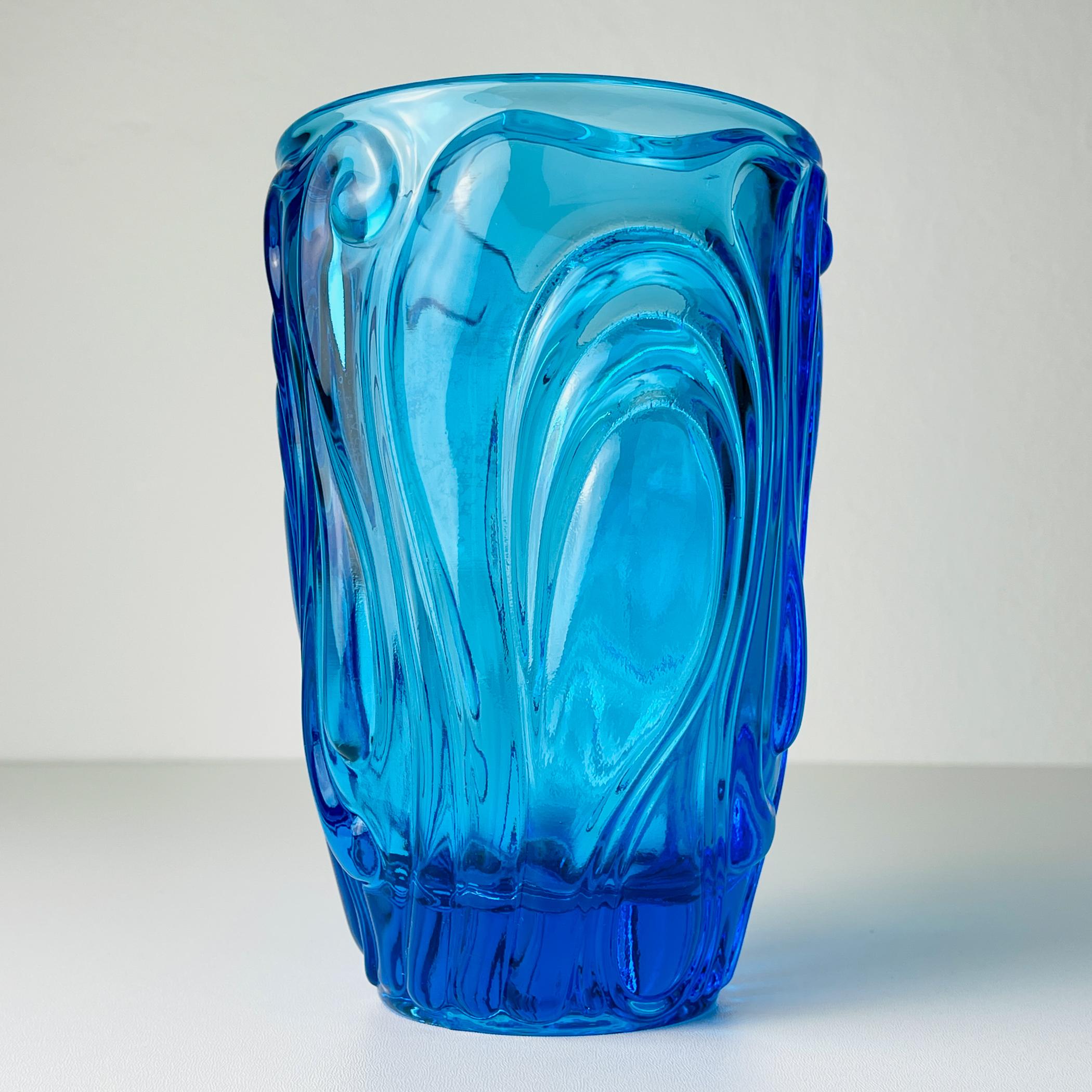 Blaue Vase aus Kunstglas, Italien 1970er Jahre im Angebot 2