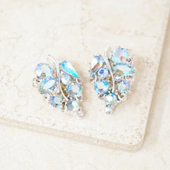 Blaue Aurora Borealis-Kristallblatt-Ohrringe von Lisner, 1950er Jahre