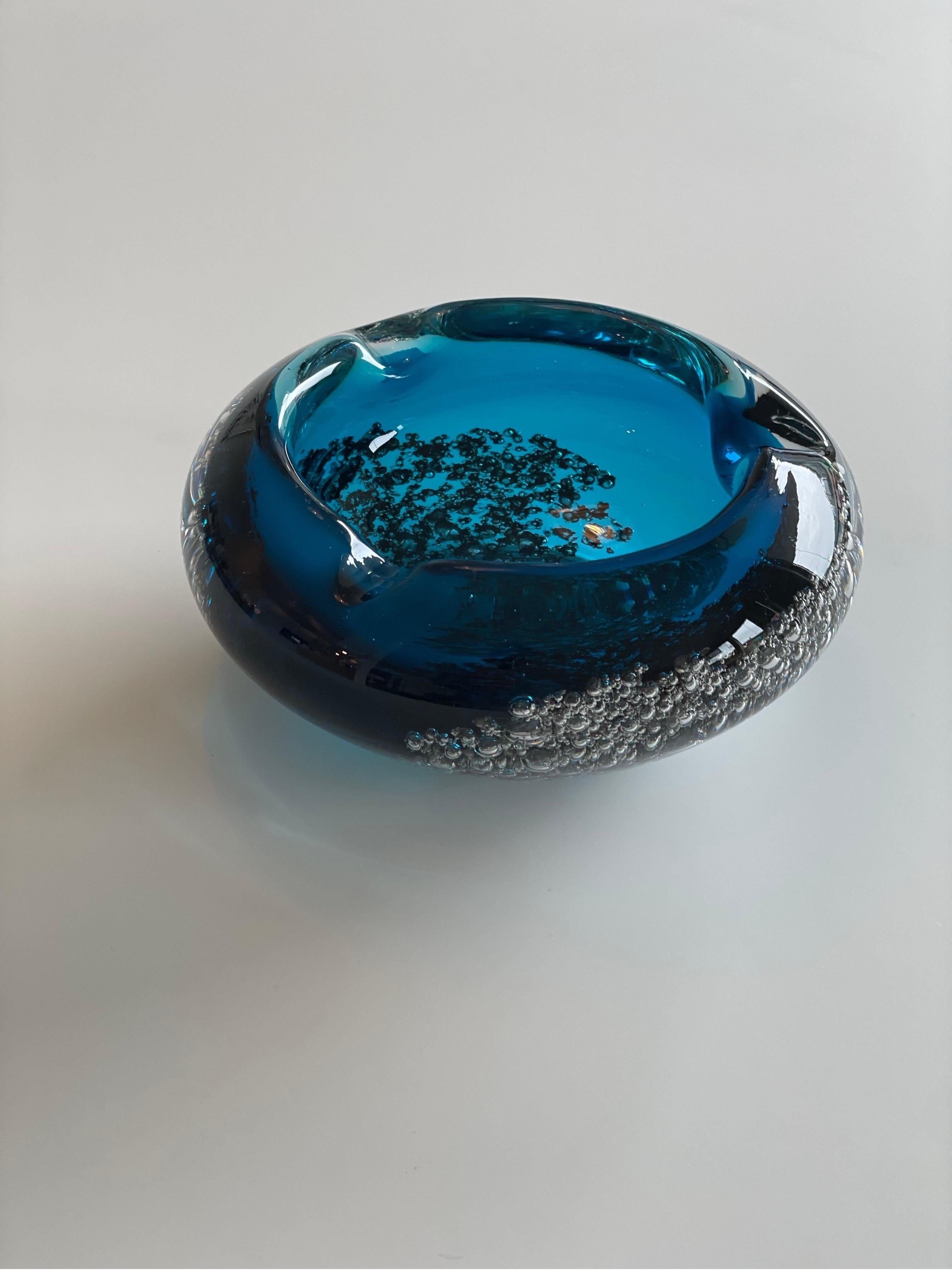 Vintage Blue Bobbel Artglass Bowl Ashtray, Italy 1970s In Good Condition For Sale In Bergen, NO