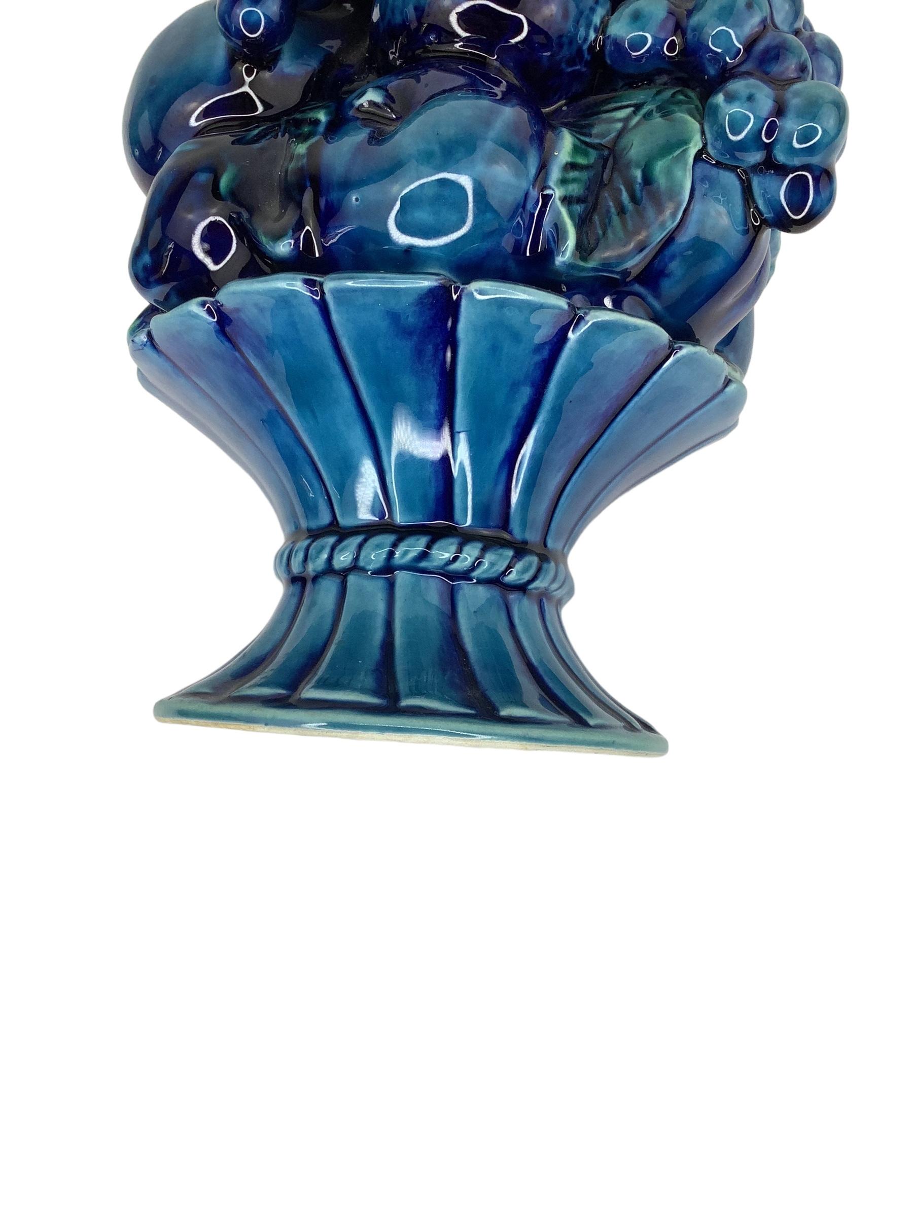 Mid-Century moderno Topiario in ceramica blu vintage a forma di frutta