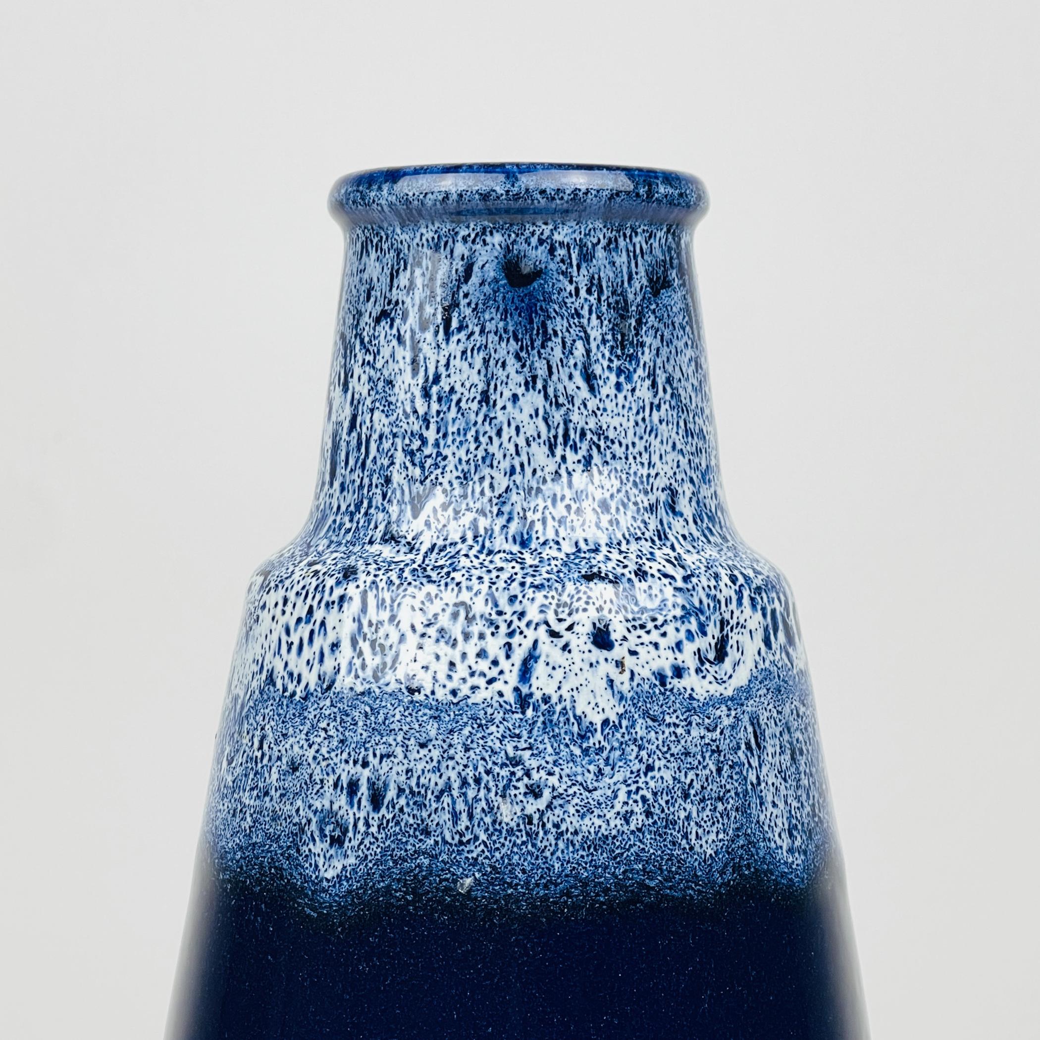 Mid-Century Modern Vase en céramique bleue Lava de Jasba, Allemagne de l'Ouest, années 1960 en vente