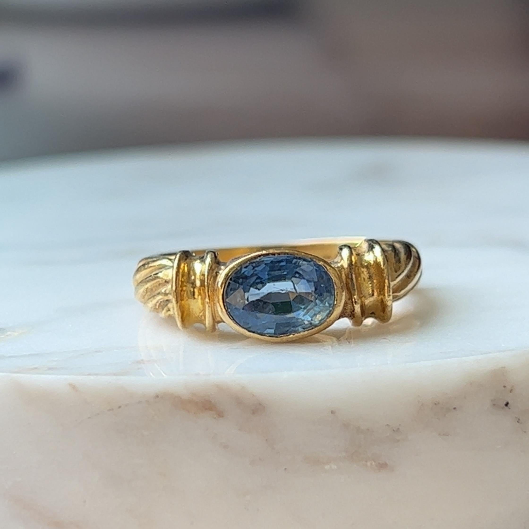 Vintage Blue Ceylon Sapphire Ring in 22K Yellow Gold  In Good Condition In Towson, MD