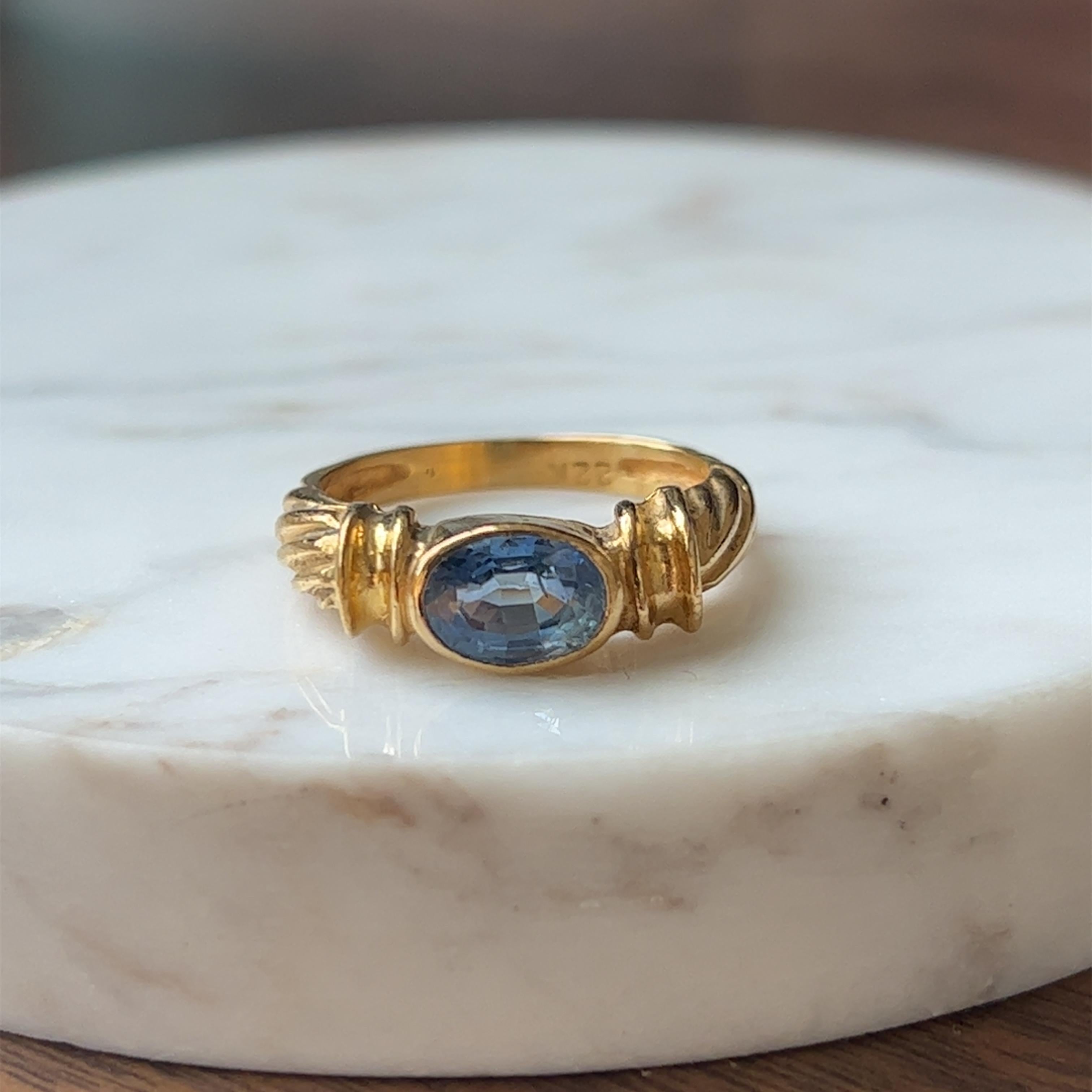 Vintage Blue Ceylon Sapphire Ring in 22K Yellow Gold  1