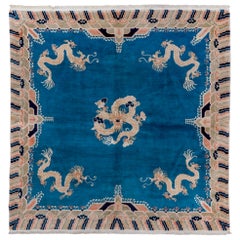 Tapis carré chinois bleu vintage, motif de dragon unique, années 1960 environ