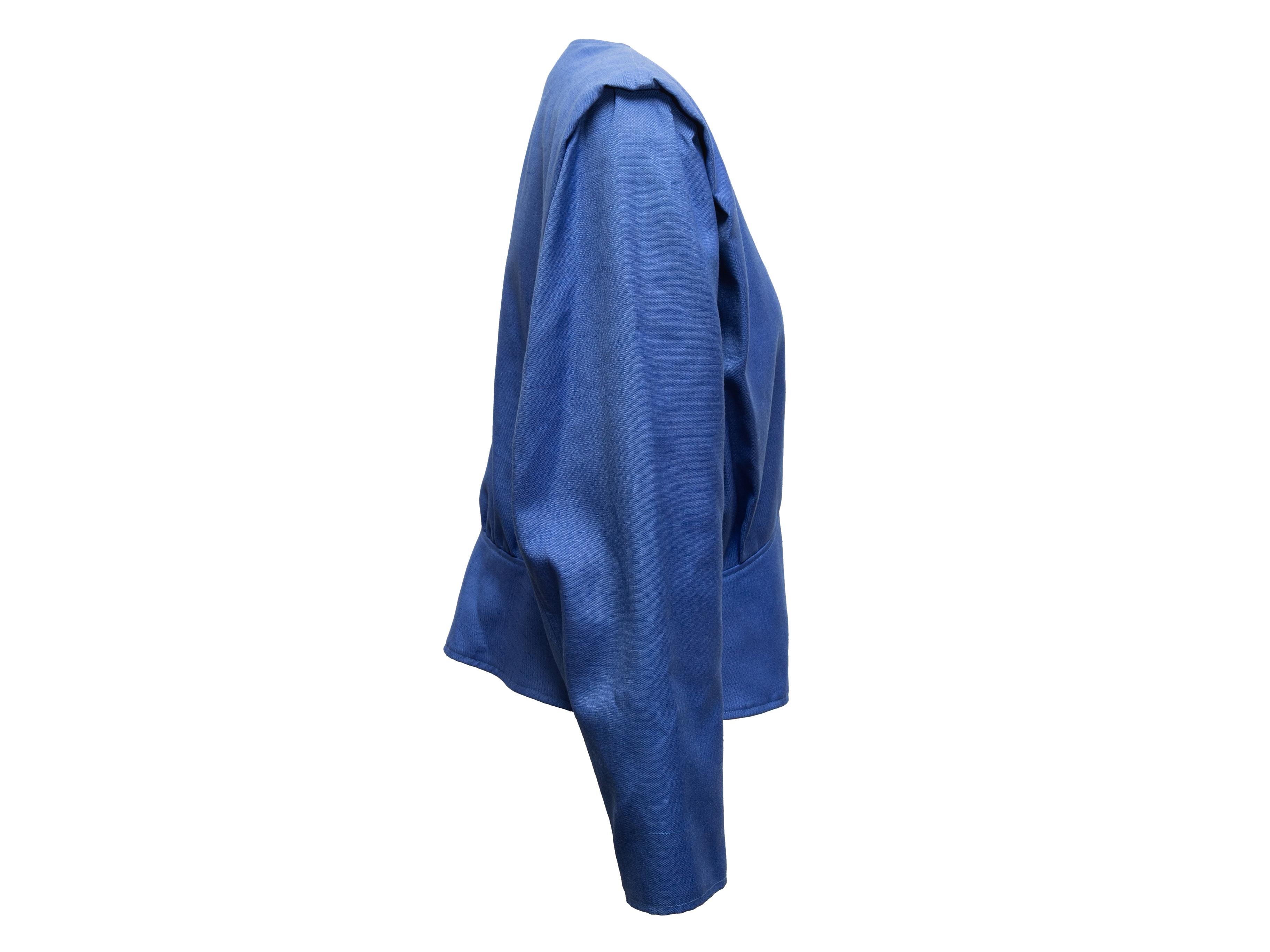 Blaue Vintage-Jacke mit tiefem V-Ausschnitt von Courreges. Gefaltete Schultern. Vordere Verschlüsse. 42