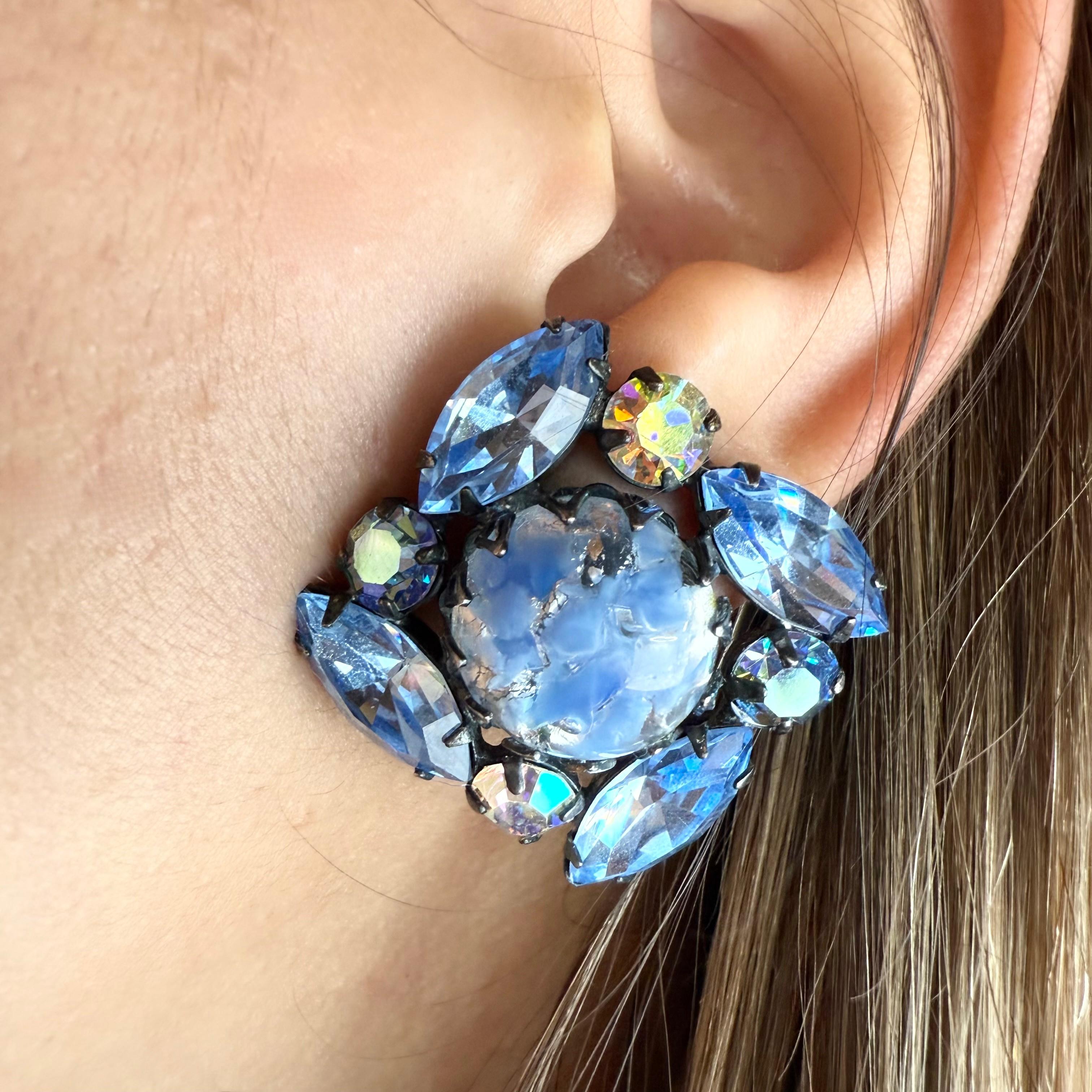 Pendientes vintage de clip de cristal azul, estilo austriaco de los años 50 en Bueno estado para la venta en Jacksonville, FL